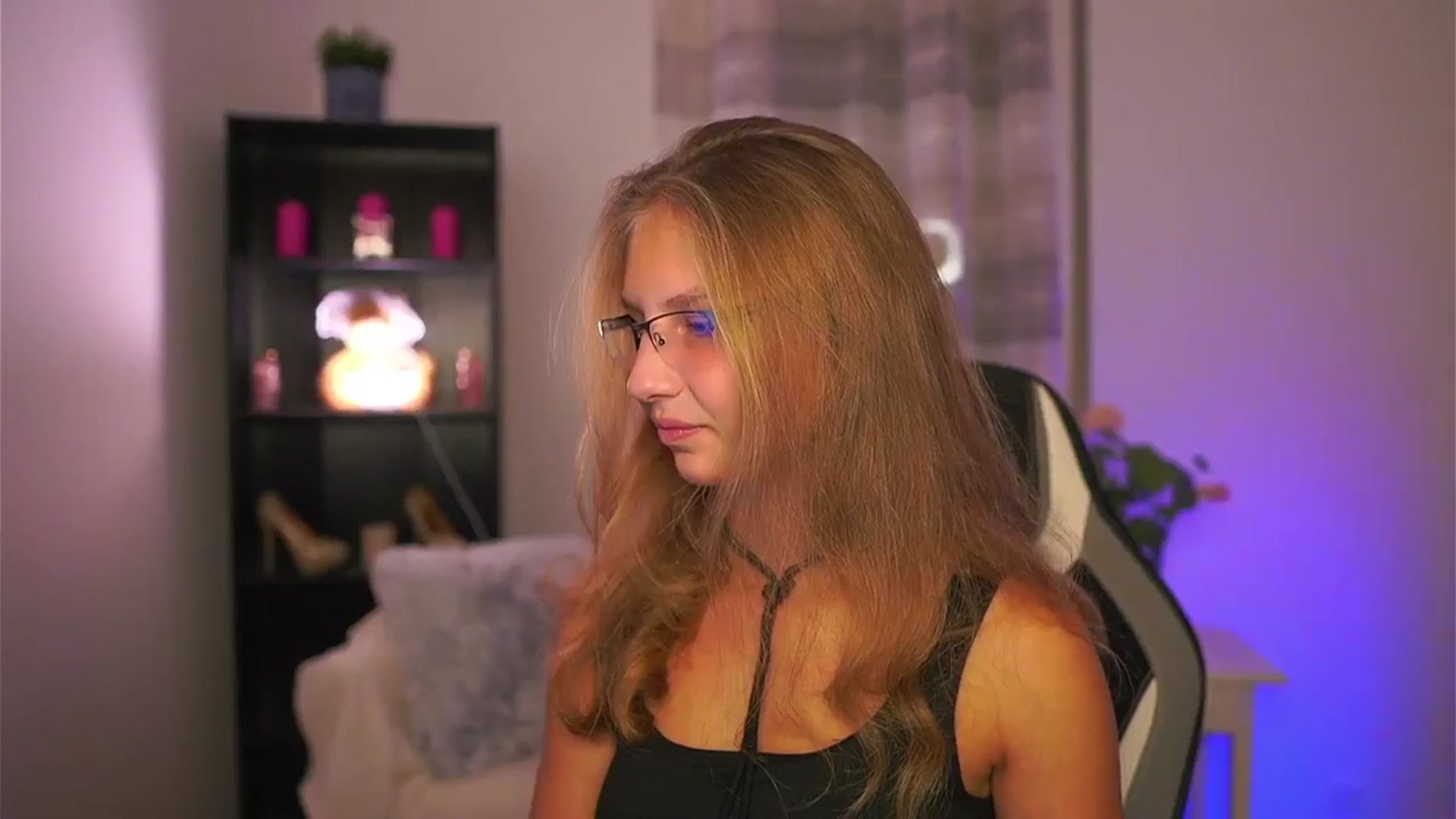 Gallery image thumbnail from Emmie_murray's myfreecams stream on, 10/10/2025, 18:25 image 4 of 20