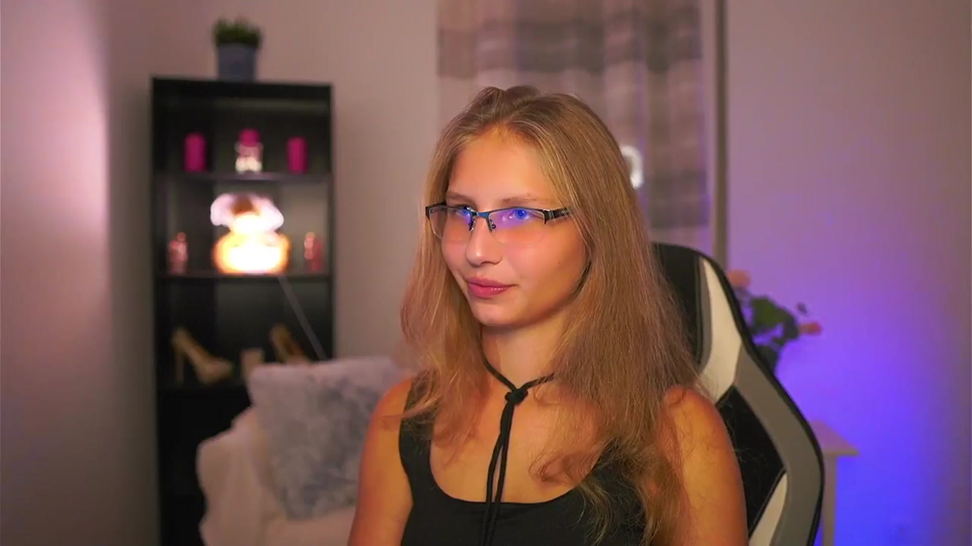 Gallery image thumbnail from Emmie_murray's myfreecams stream on, 10/10/2025, 18:25 image 15 of 20