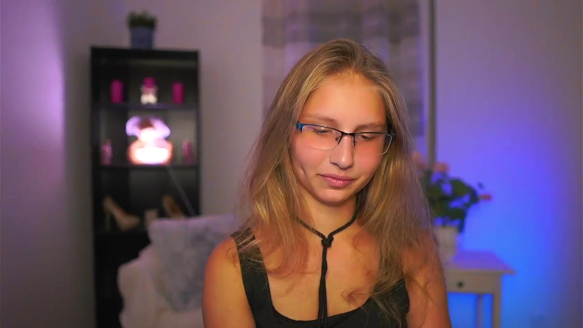 Gallery image thumbnail from Emmie_murray's myfreecams stream on, 10/10/2025, 18:25 image 9 of 20