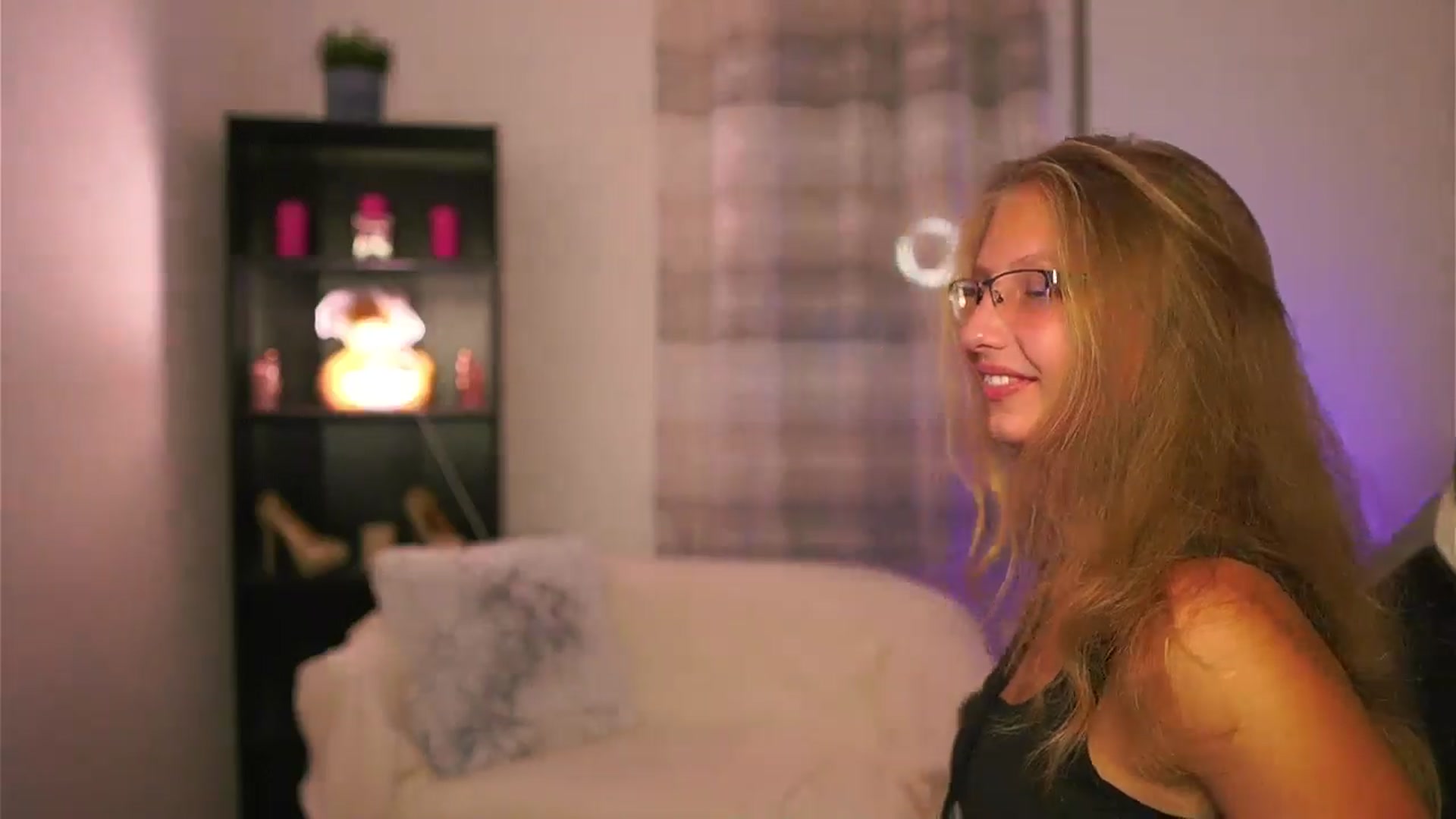 Gallery image thumbnail from Emmie_murray's myfreecams stream on, 10/10/2025, 18:25 image 7 of 20