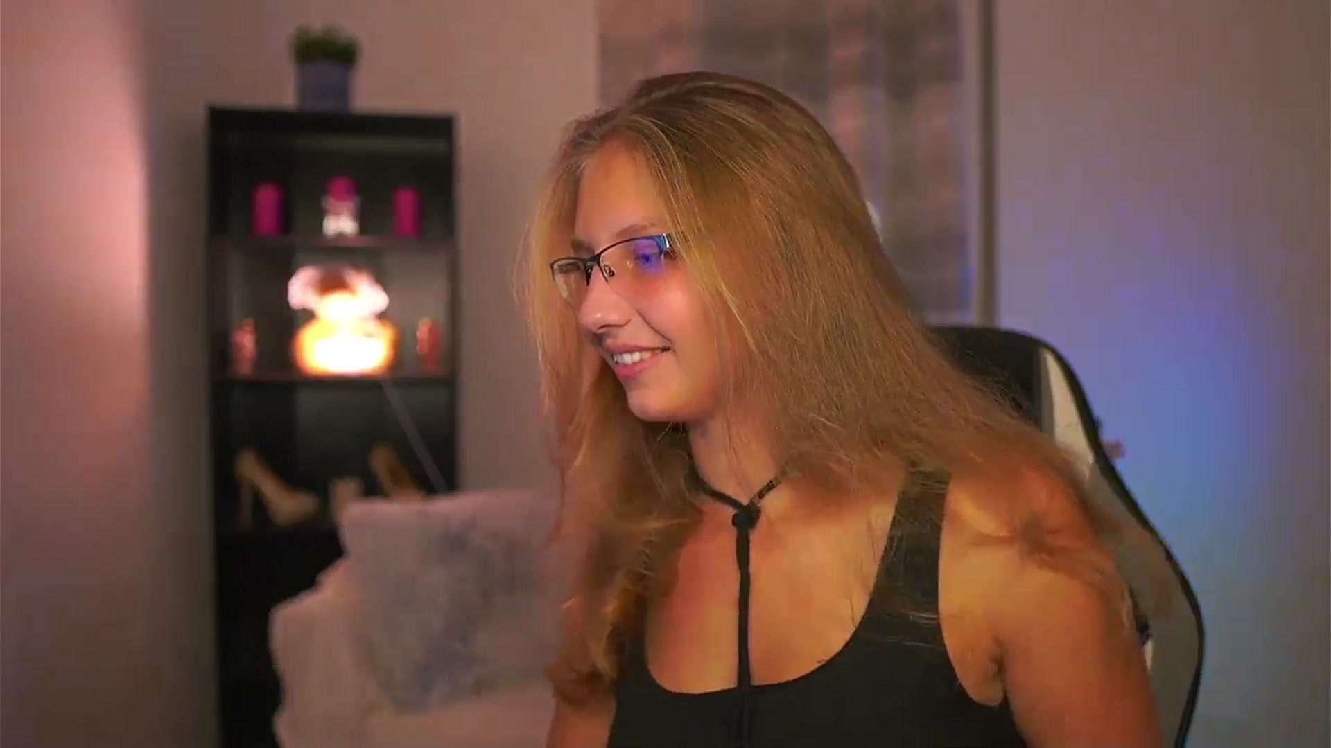 Gallery image thumbnail from Emmie_murray's myfreecams stream on, 10/10/2025, 18:25 image 3 of 20