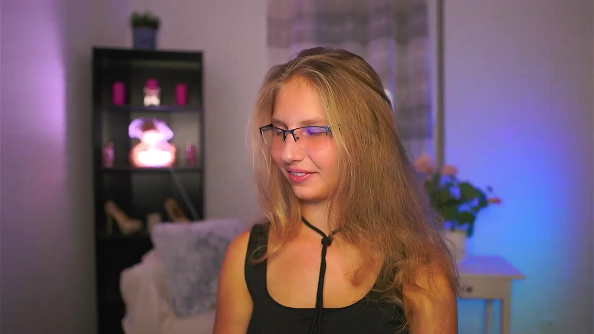 Gallery image thumbnail from Emmie_murray's myfreecams stream on, 10/10/2025, 18:25 image 6 of 20