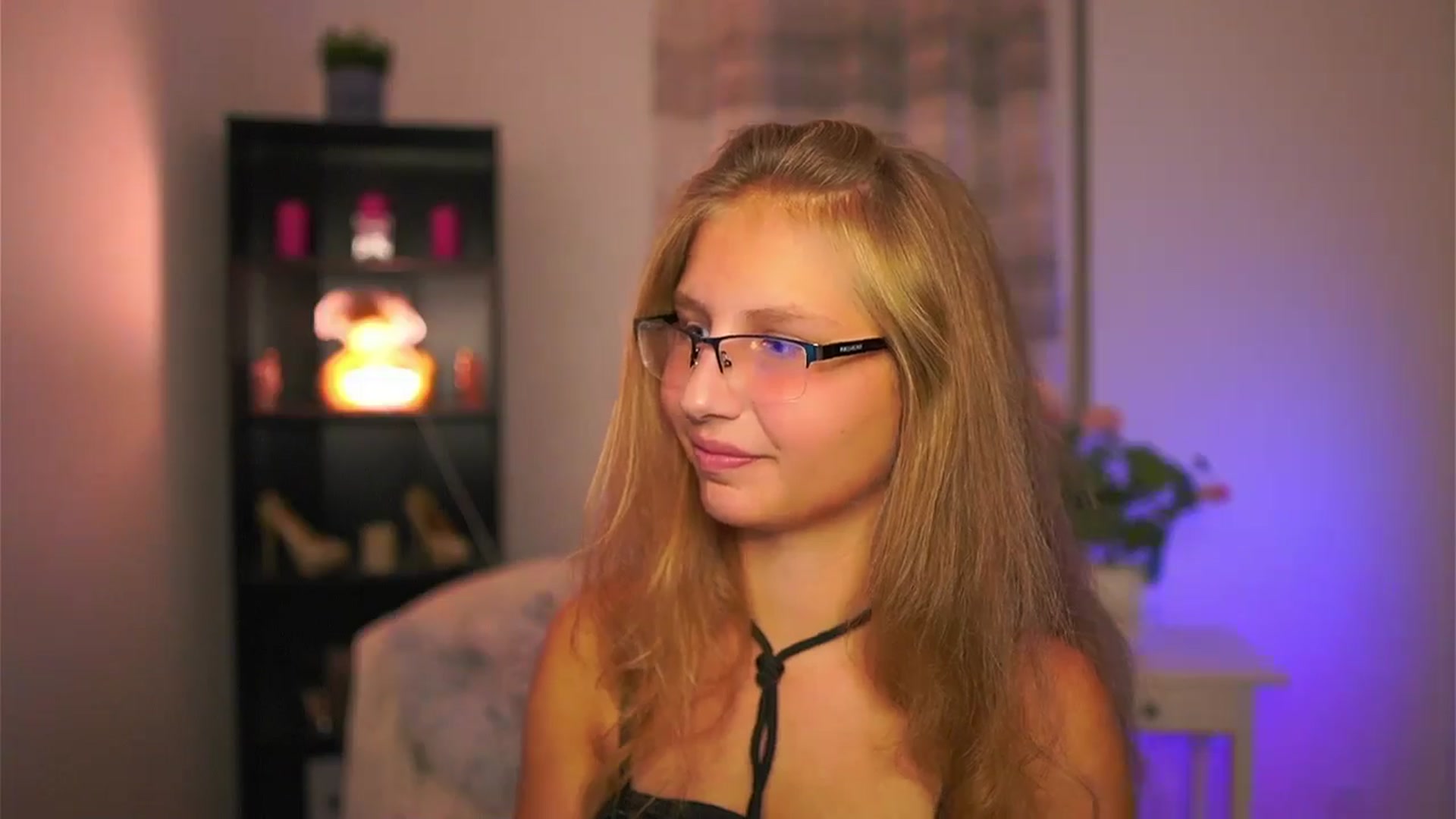 Gallery image thumbnail from Emmie_murray's myfreecams stream on, 10/10/2025, 20:44 image 18 of 20