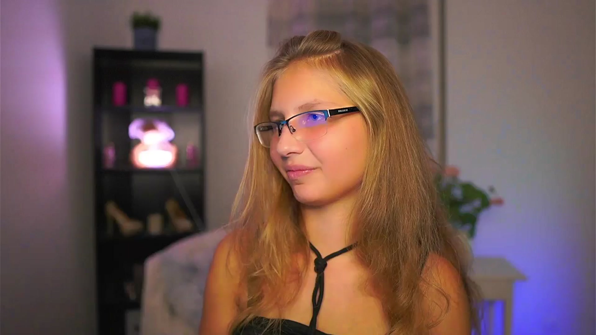 Gallery image thumbnail from Emmie_murray's myfreecams stream on, 10/10/2025, 20:44 image 19 of 20