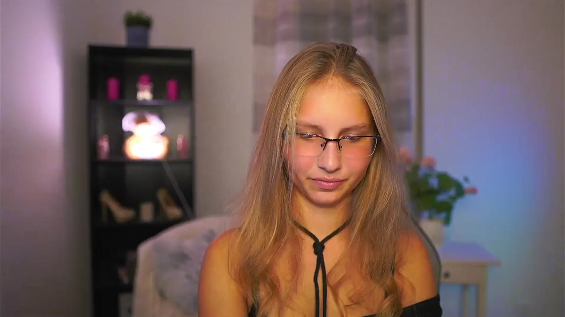 Gallery image thumbnail from Emmie_murray's myfreecams stream on, 10/10/2025, 20:44 image 2 of 20