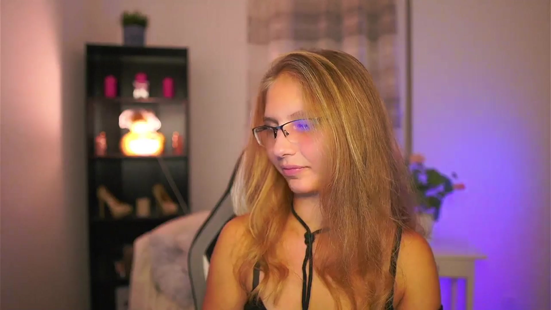Gallery image thumbnail from Emmie_murray's myfreecams stream on, 10/10/2025, 20:44 image 5 of 20