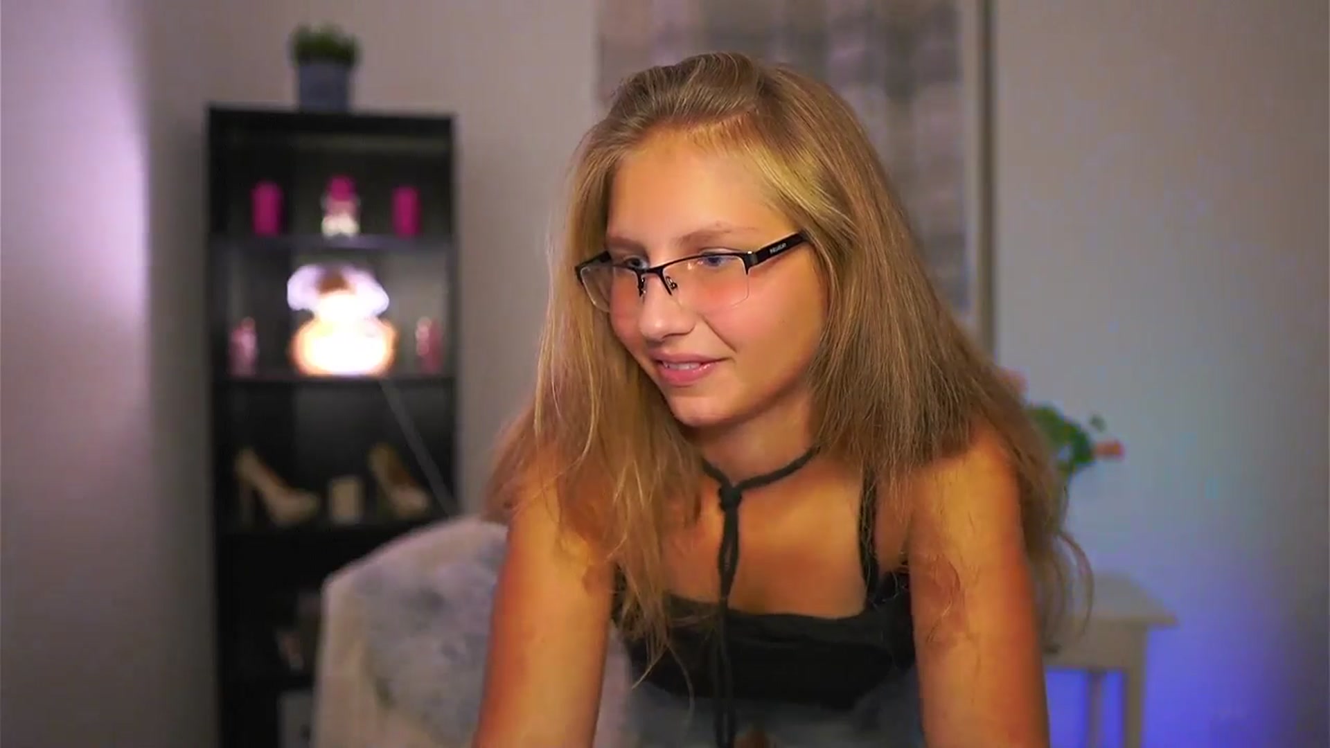 Gallery image thumbnail from Emmie_murray's myfreecams stream on, 10/10/2025, 20:44 image 14 of 20