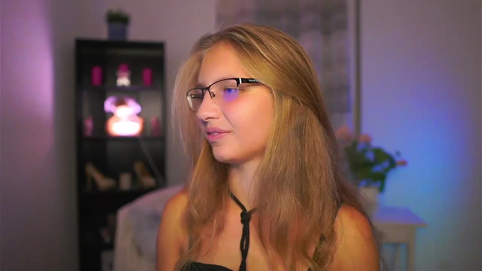 Gallery image thumbnail from Emmie_murray's myfreecams stream on, 10/10/2025, 20:44 image 20 of 20