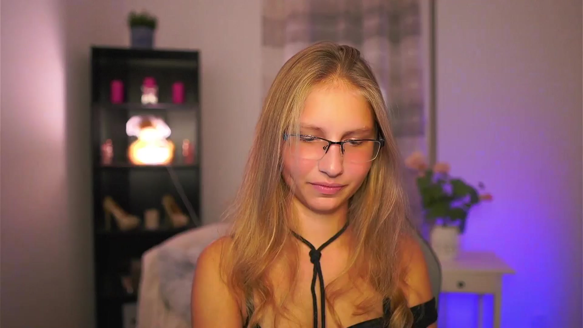 Gallery image thumbnail from Emmie_murray's myfreecams stream on, 10/10/2025, 20:44 image 1 of 20