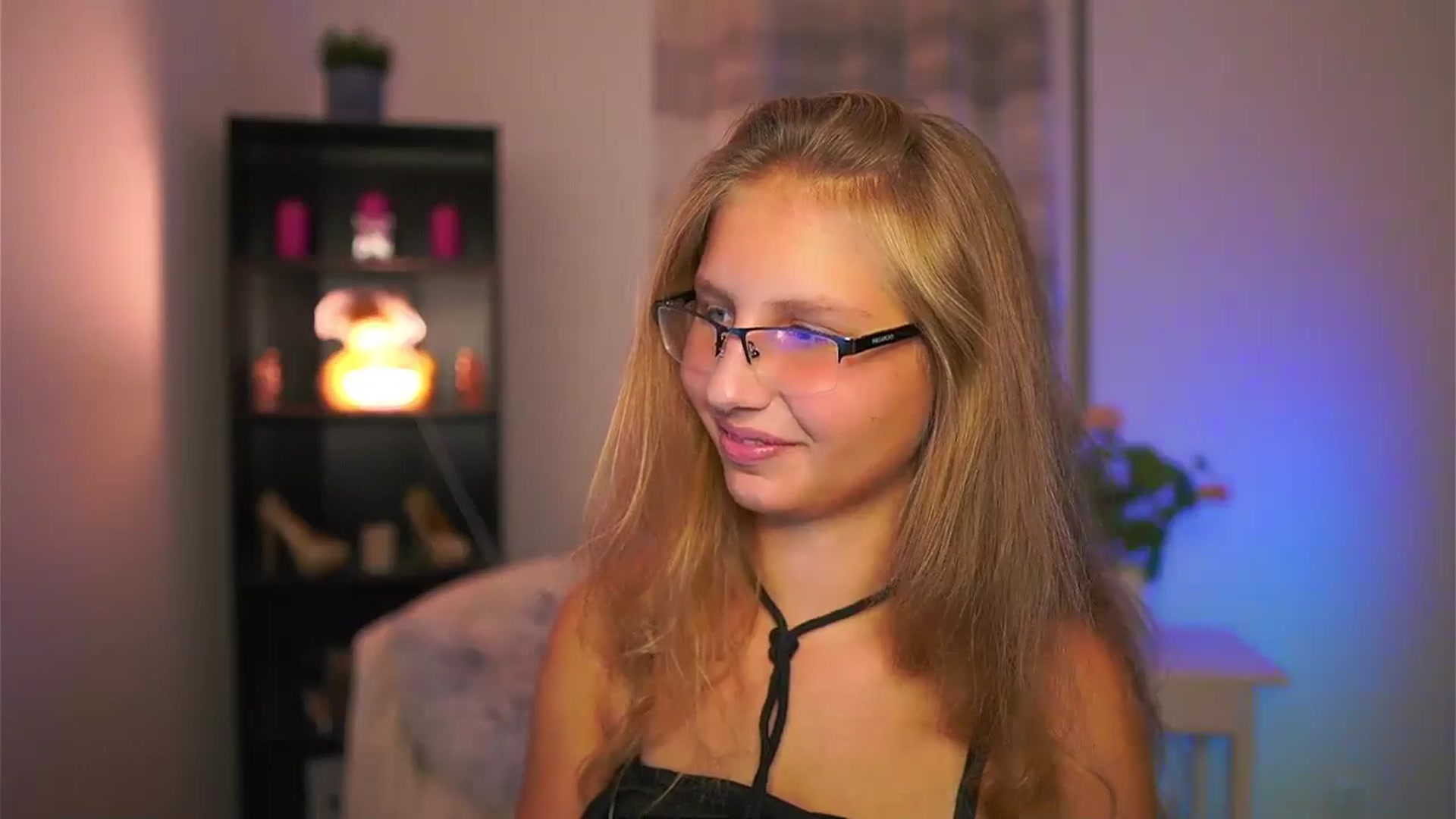 Gallery image thumbnail from Emmie_murray's myfreecams stream on, 10/10/2025, 20:44 image 15 of 20