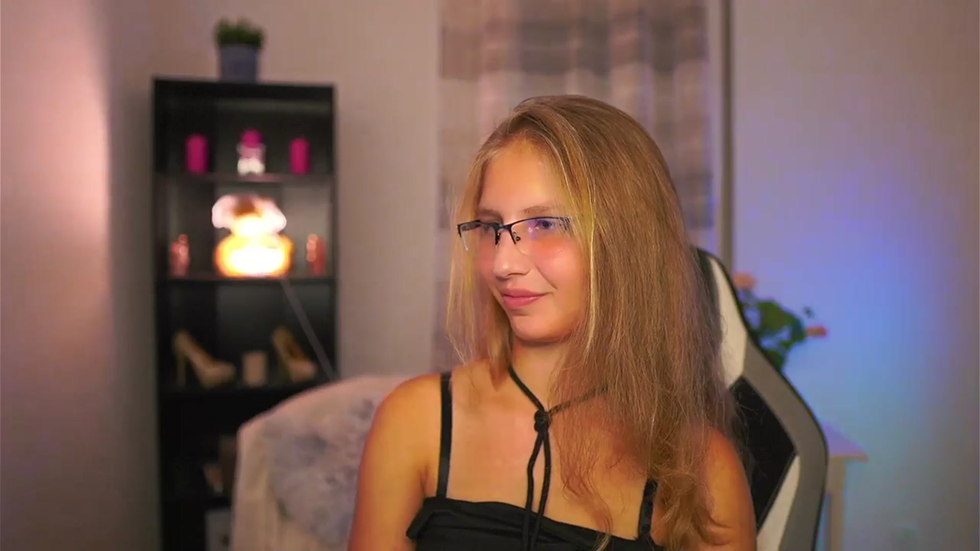 Gallery image thumbnail from Emmie_murray's myfreecams stream on, 10/10/2025, 20:58 image 13 of 20