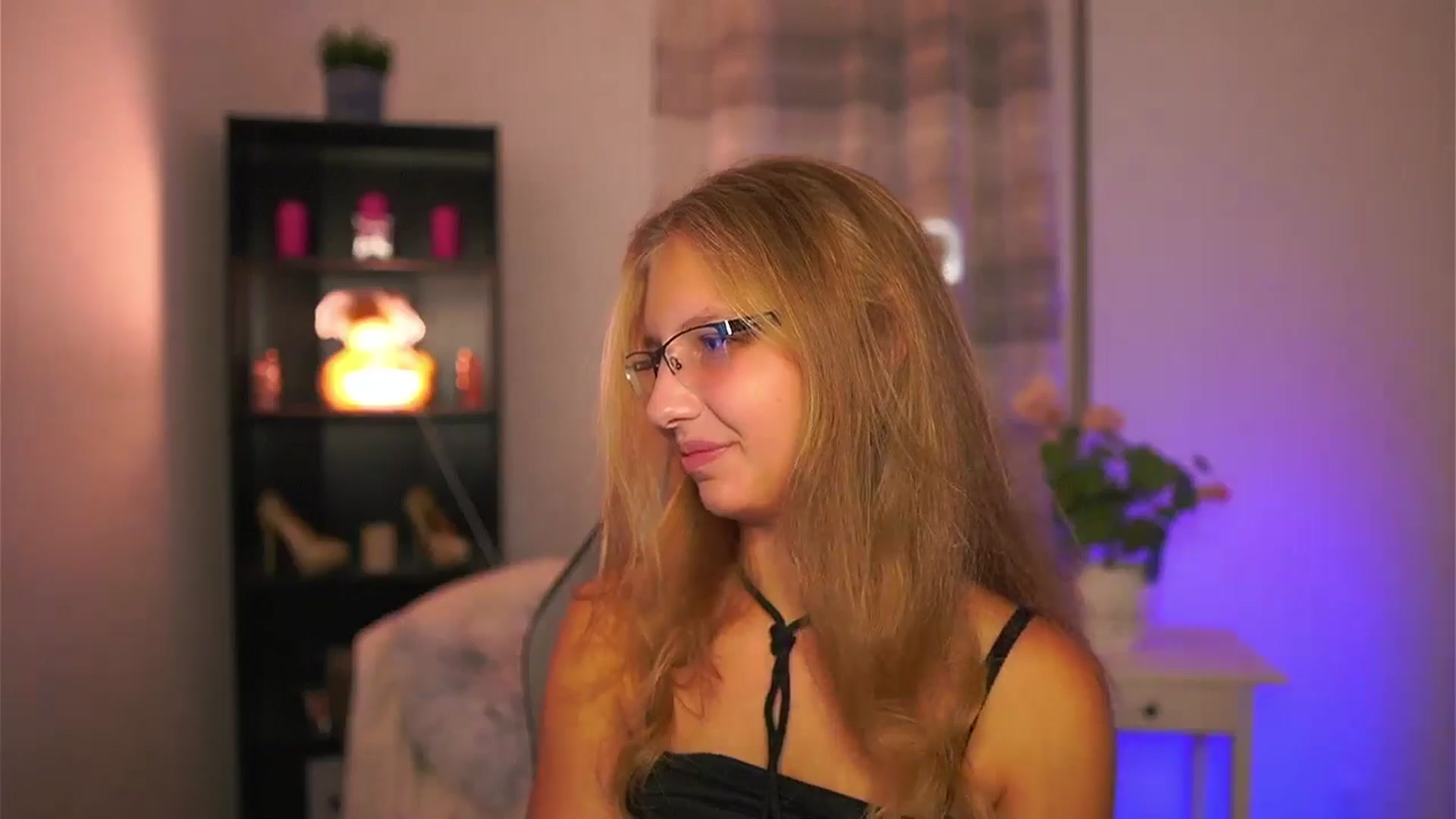 Gallery image thumbnail from Emmie_murray's myfreecams stream on, 10/10/2025, 20:58 image 5 of 20