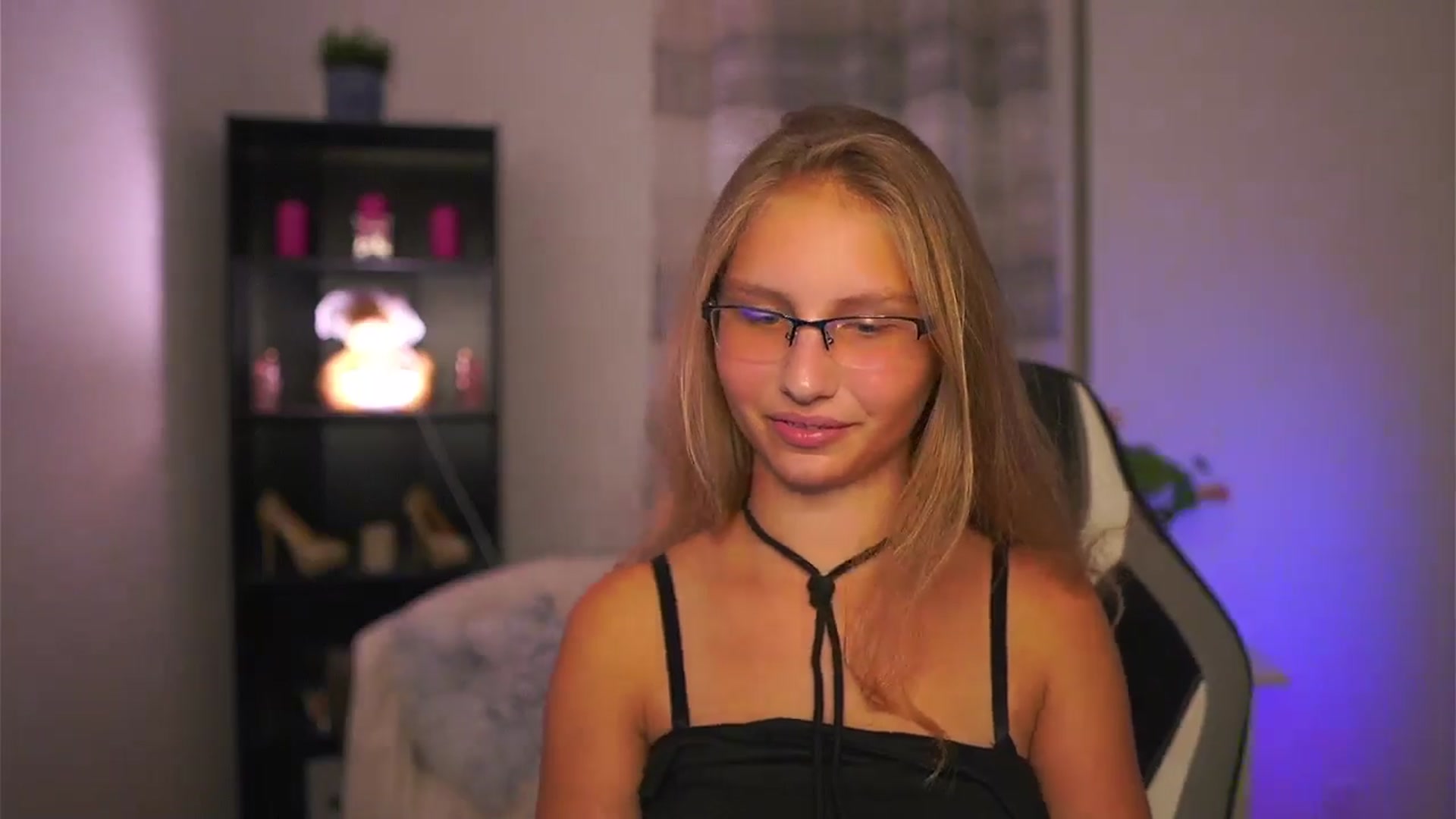 Gallery image thumbnail from Emmie_murray's myfreecams stream on, 10/10/2025, 20:58 image 9 of 20