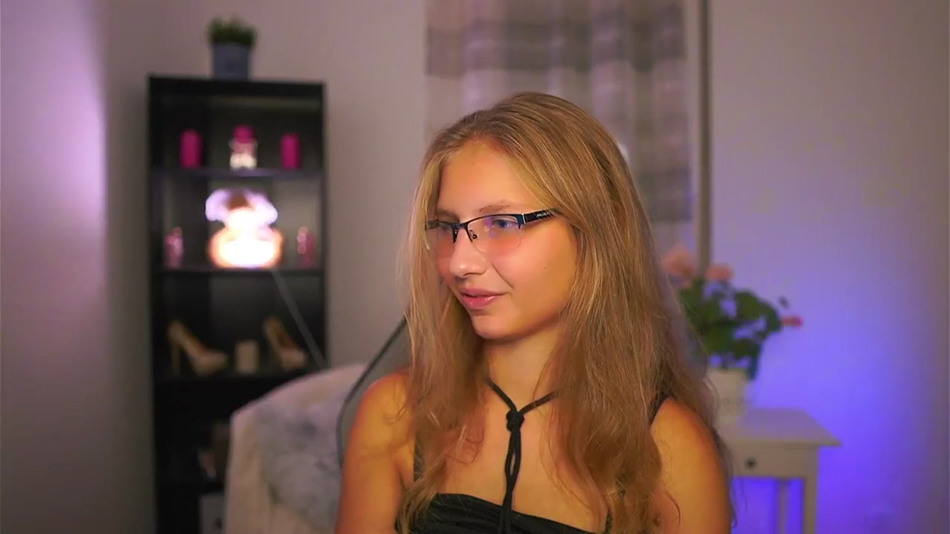 Gallery image thumbnail from Emmie_murray's myfreecams stream on, 10/10/2025, 20:58 image 3 of 20