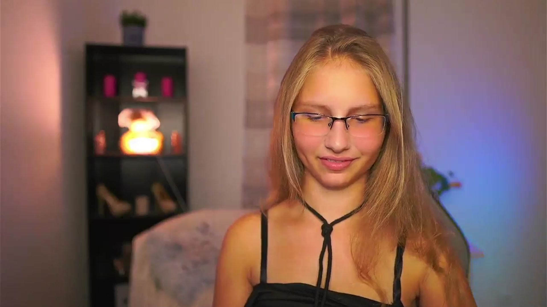 Gallery image thumbnail from Emmie_murray's myfreecams stream on, 10/10/2025, 20:58 image 10 of 20