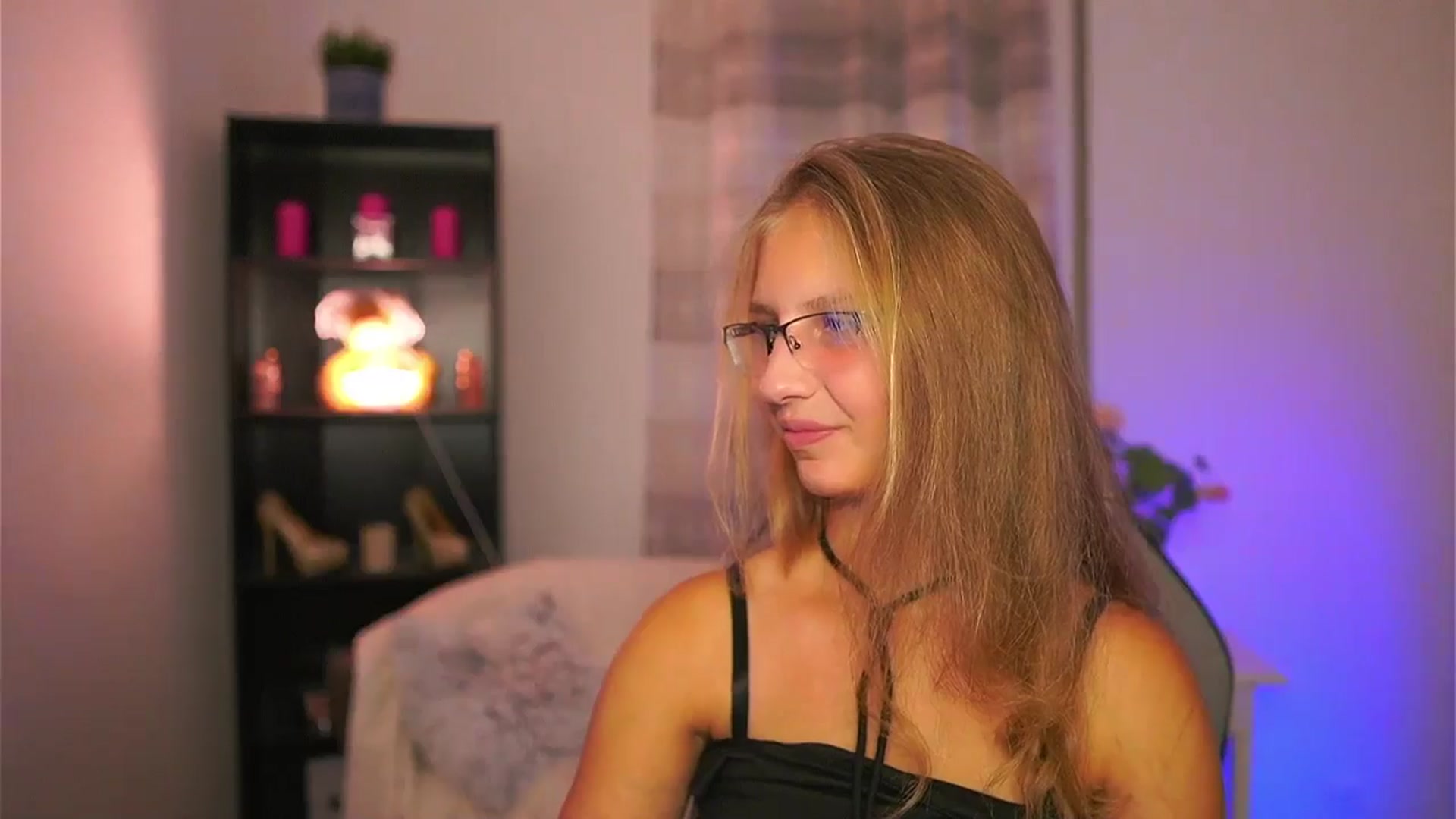 Gallery image thumbnail from Emmie_murray's myfreecams stream on, 10/10/2025, 20:58 image 14 of 20