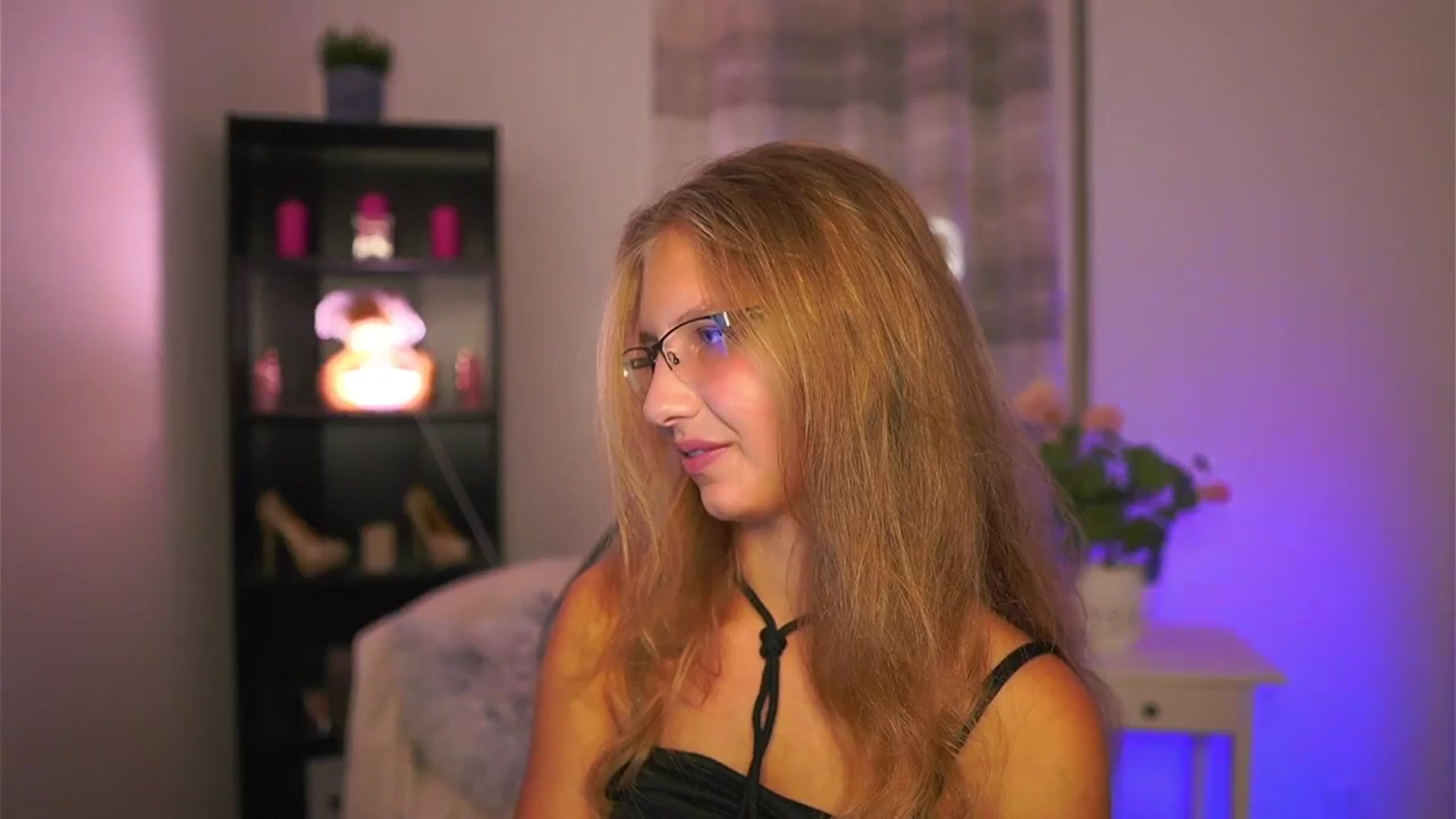 Gallery image thumbnail from Emmie_murray's myfreecams stream on, 10/10/2025, 20:58 image 2 of 20