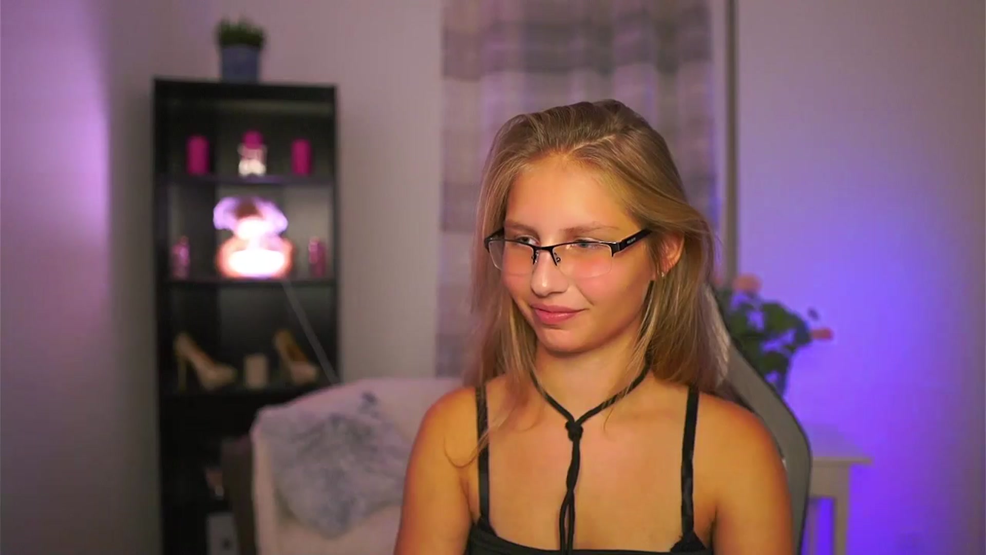 Gallery image thumbnail from Emmie_murray's myfreecams stream on, 10/10/2025, 22:45 image 19 of 20
