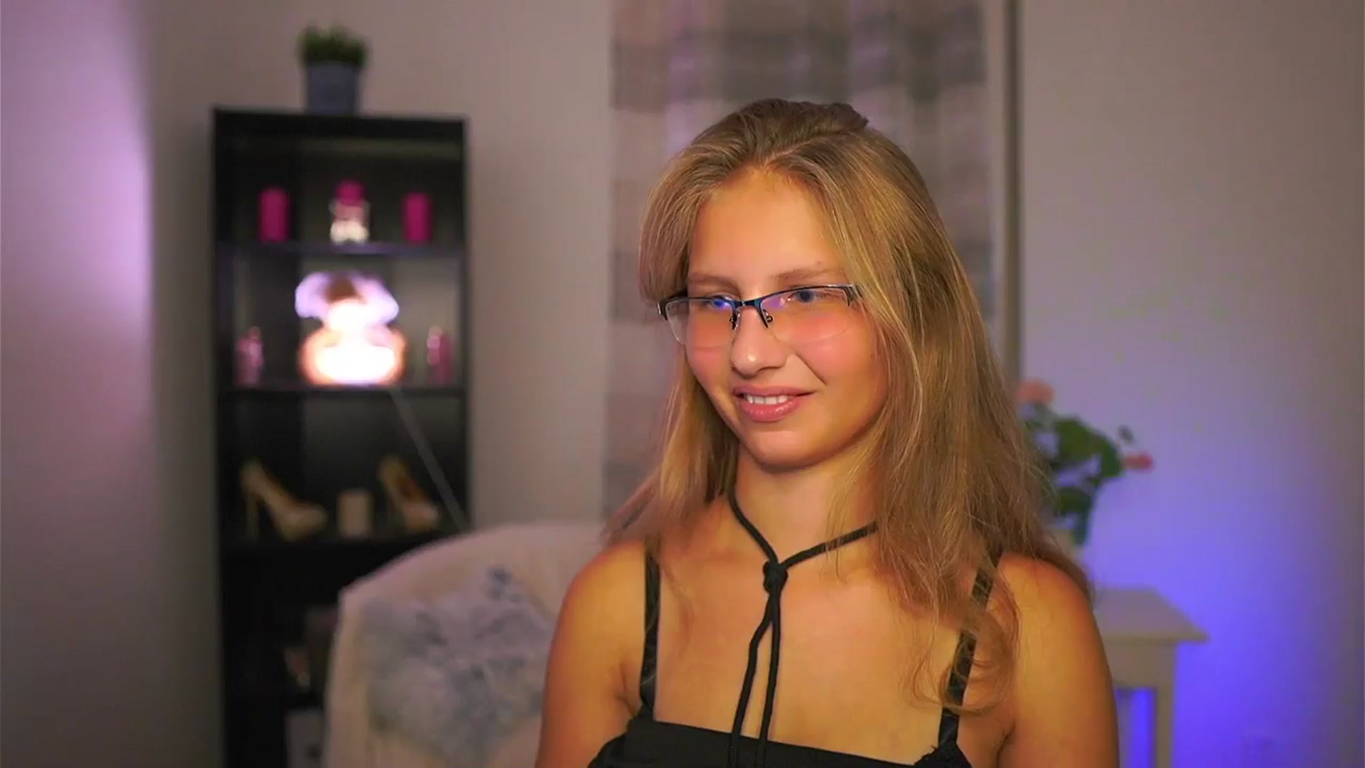 Gallery image thumbnail from Emmie_murray's myfreecams stream on, 10/10/2025, 22:45 image 2 of 20