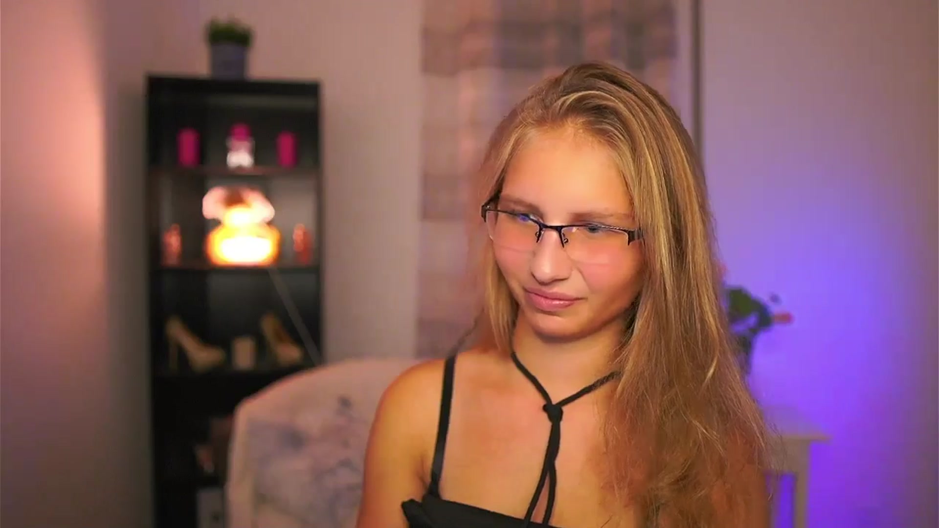 Gallery image thumbnail from Emmie_murray's myfreecams stream on, 10/10/2025, 22:45 image 13 of 20