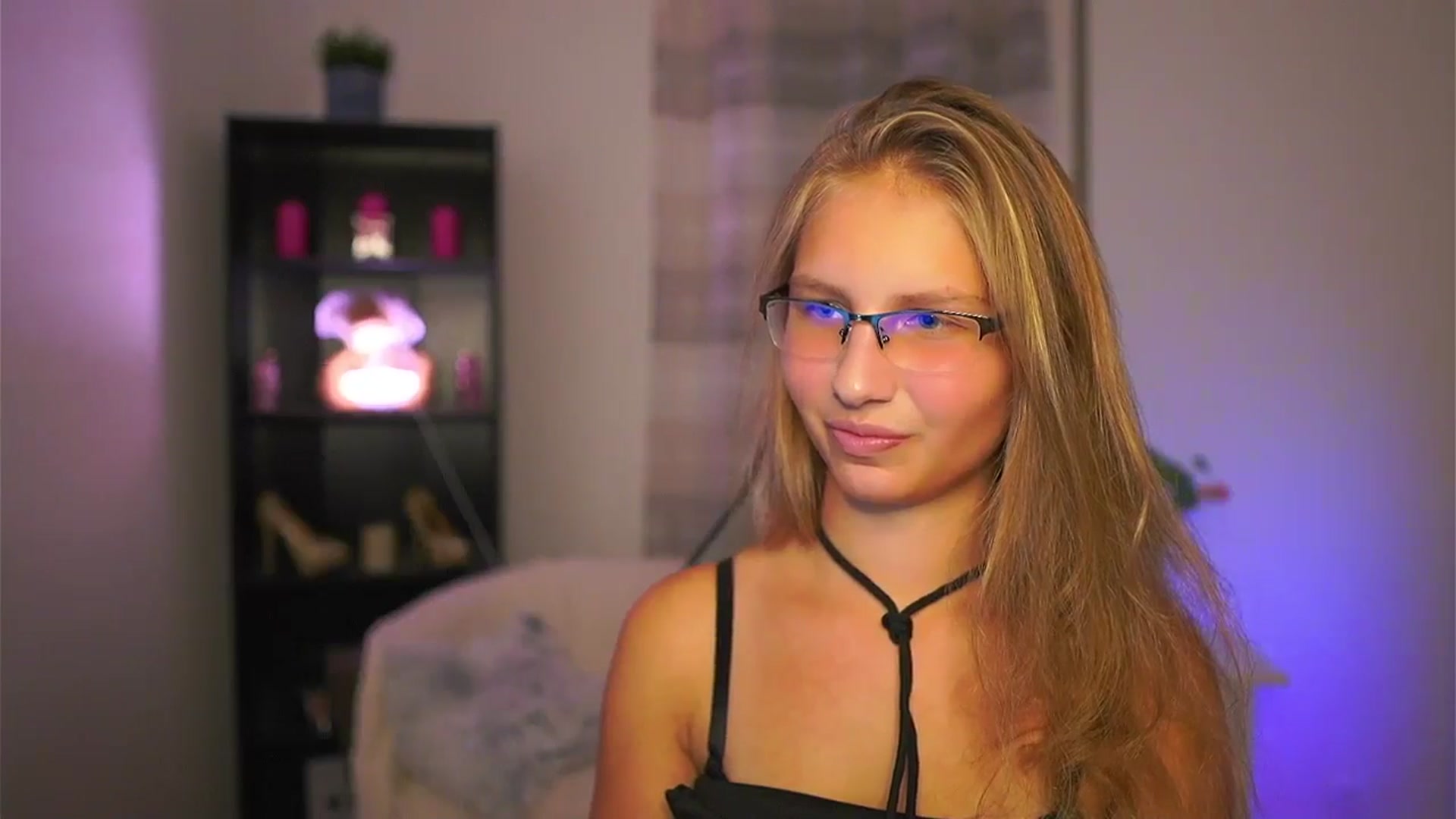 Gallery image thumbnail from Emmie_murray's myfreecams stream on, 10/10/2025, 22:45 image 12 of 20
