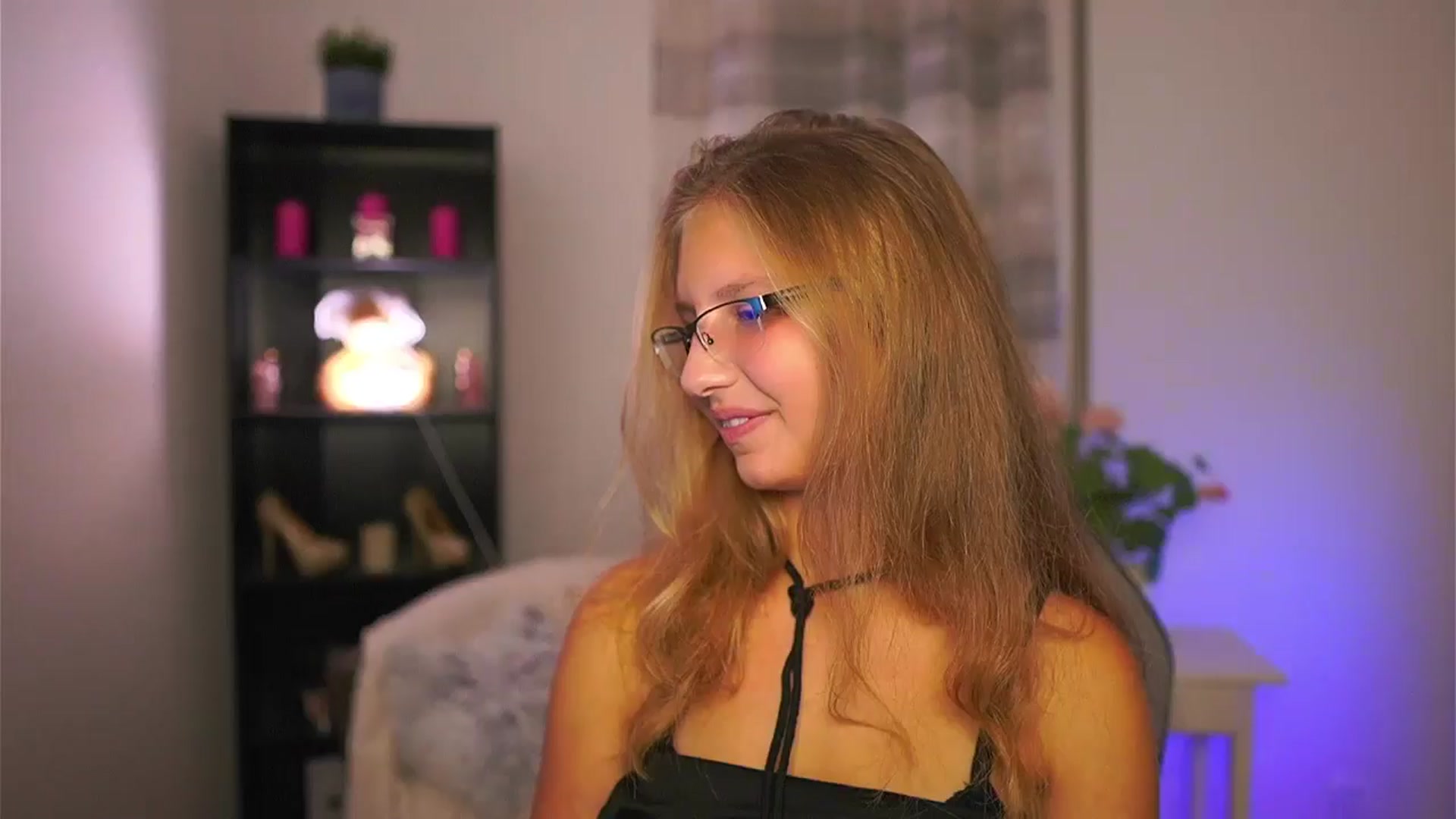 Gallery image thumbnail from Emmie_murray's myfreecams stream on, 10/10/2025, 22:45 image 8 of 20