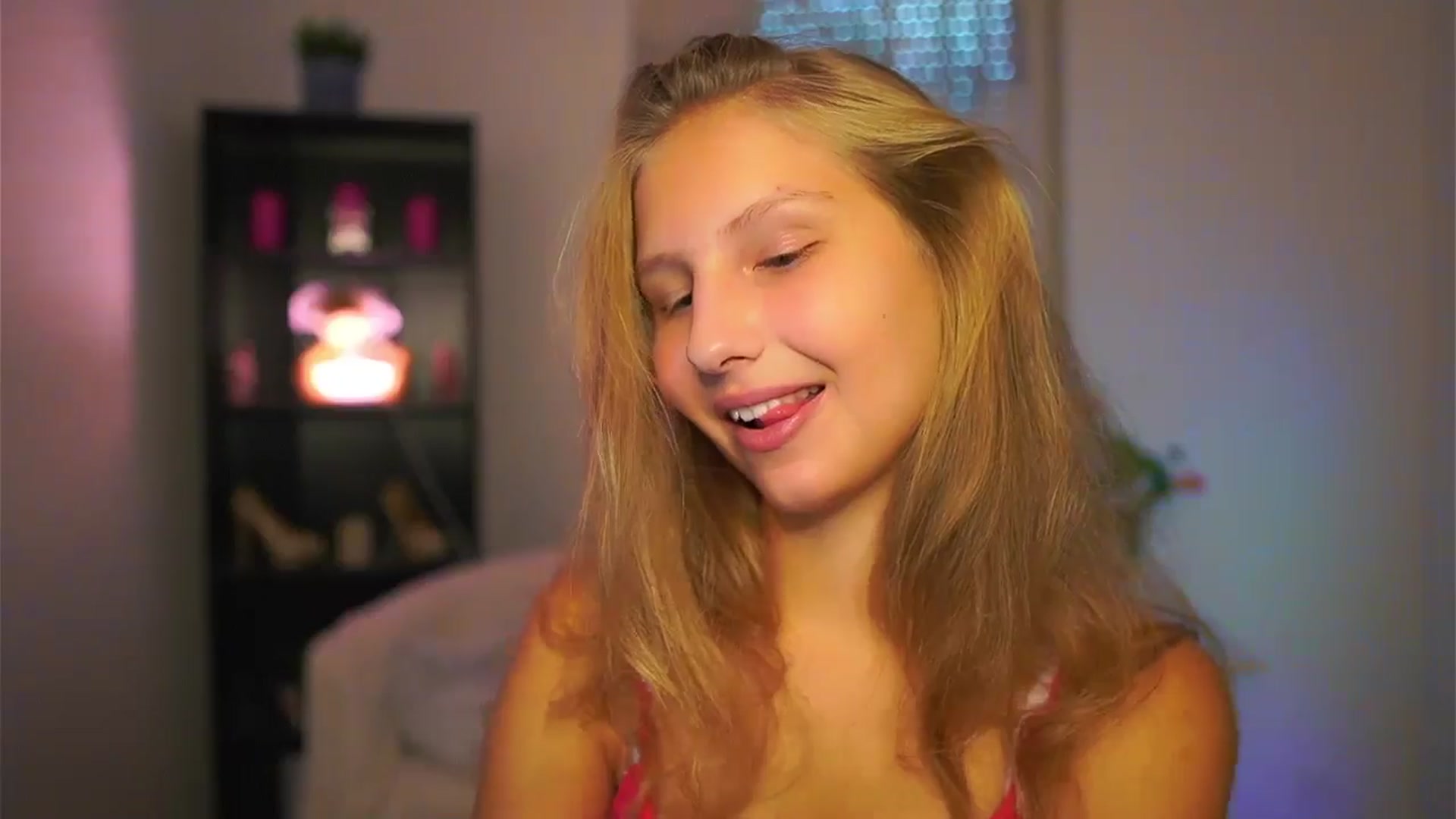 Gallery image thumbnail from Emmie_murray's myfreecams stream on, 10/11/2025, 15:22 image 3 of 20