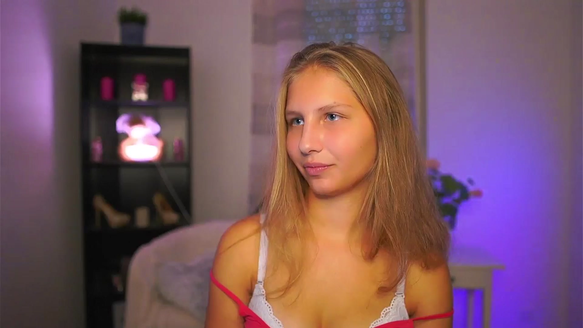 Gallery image thumbnail from Emmie_murray's myfreecams stream on, 10/11/2025, 16:12 image 2 of 20