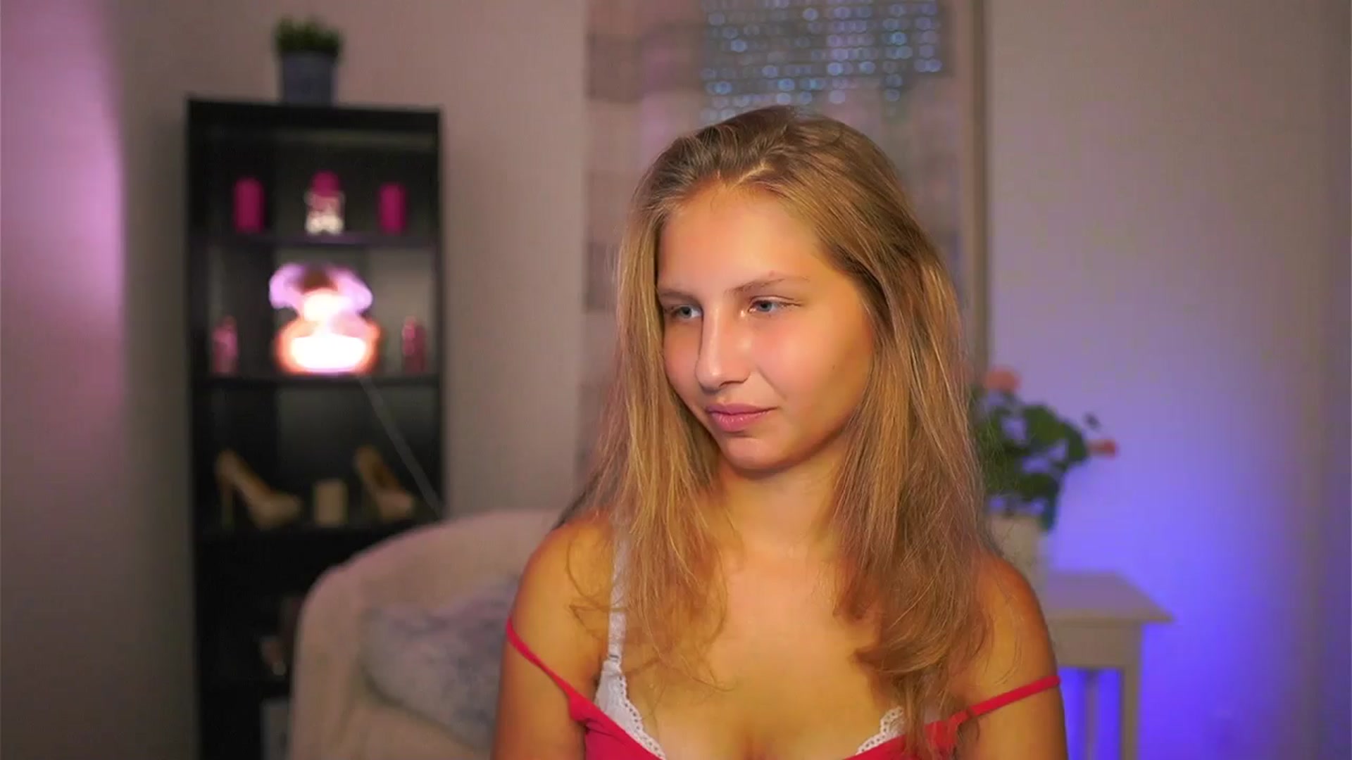 Gallery image thumbnail from Emmie_murray's myfreecams stream on, 10/11/2025, 16:12 image 7 of 20