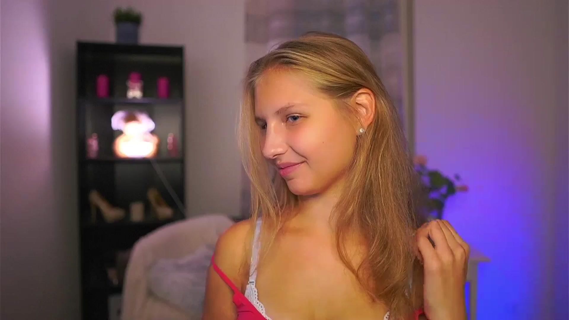 Gallery image thumbnail from Emmie_murray's myfreecams stream on, 10/11/2025, 16:12 image 16 of 20