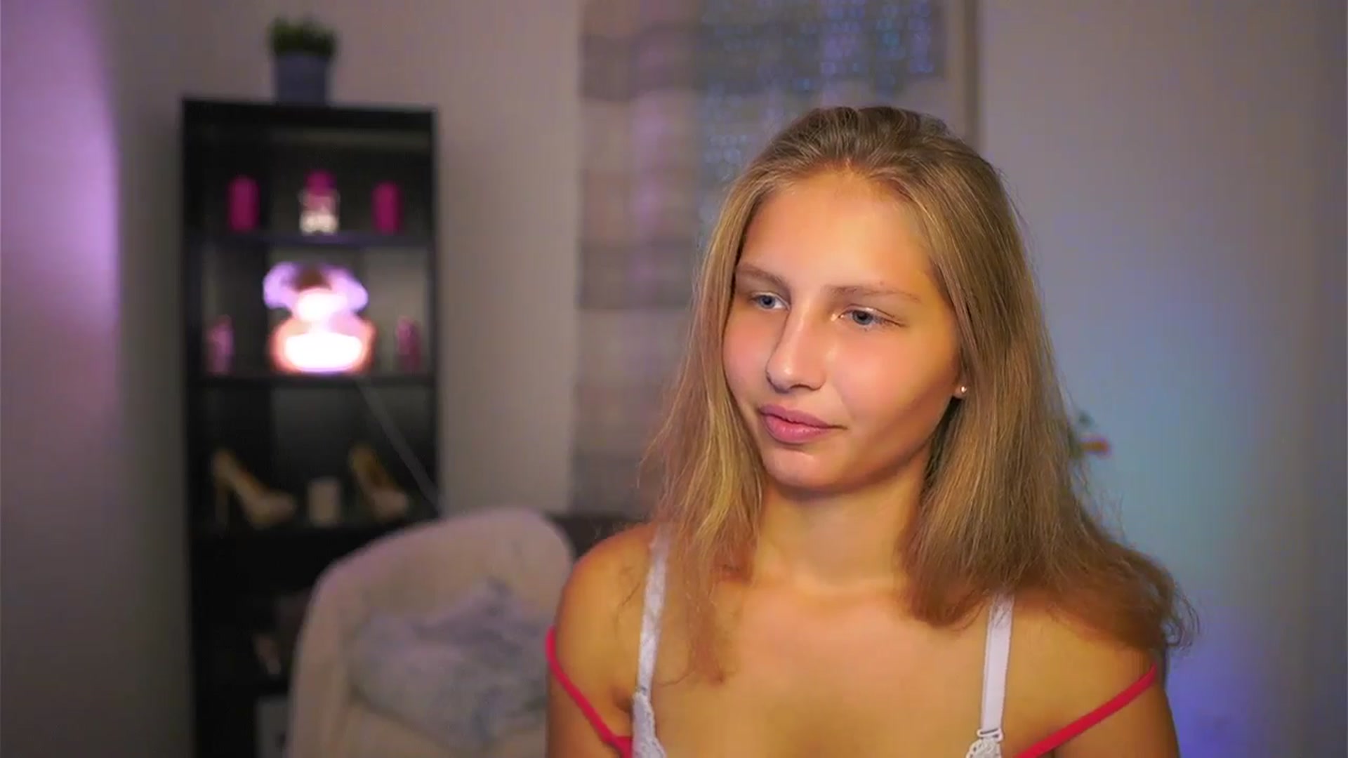 Gallery image thumbnail from Emmie_murray's myfreecams stream on, 10/11/2025, 16:12 image 12 of 20