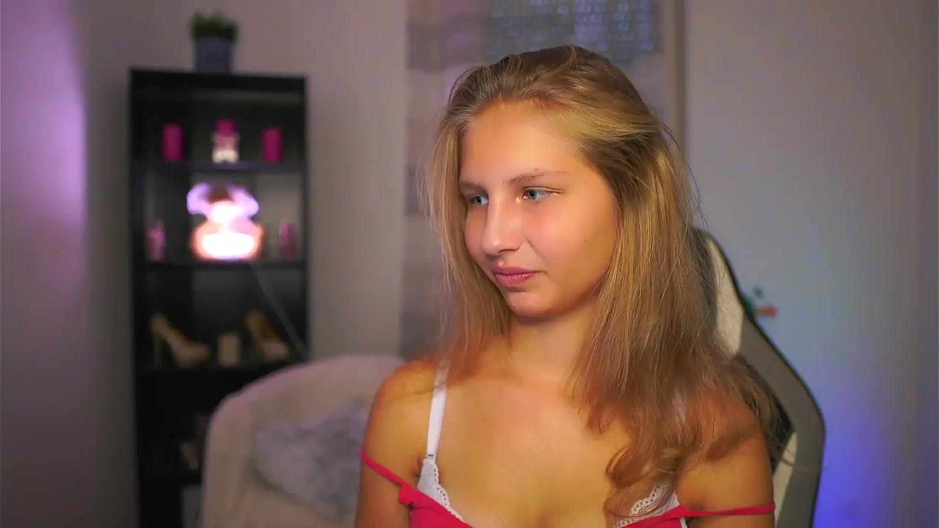 Gallery image thumbnail from Emmie_murray's myfreecams stream on, 10/11/2025, 16:12 image 5 of 20