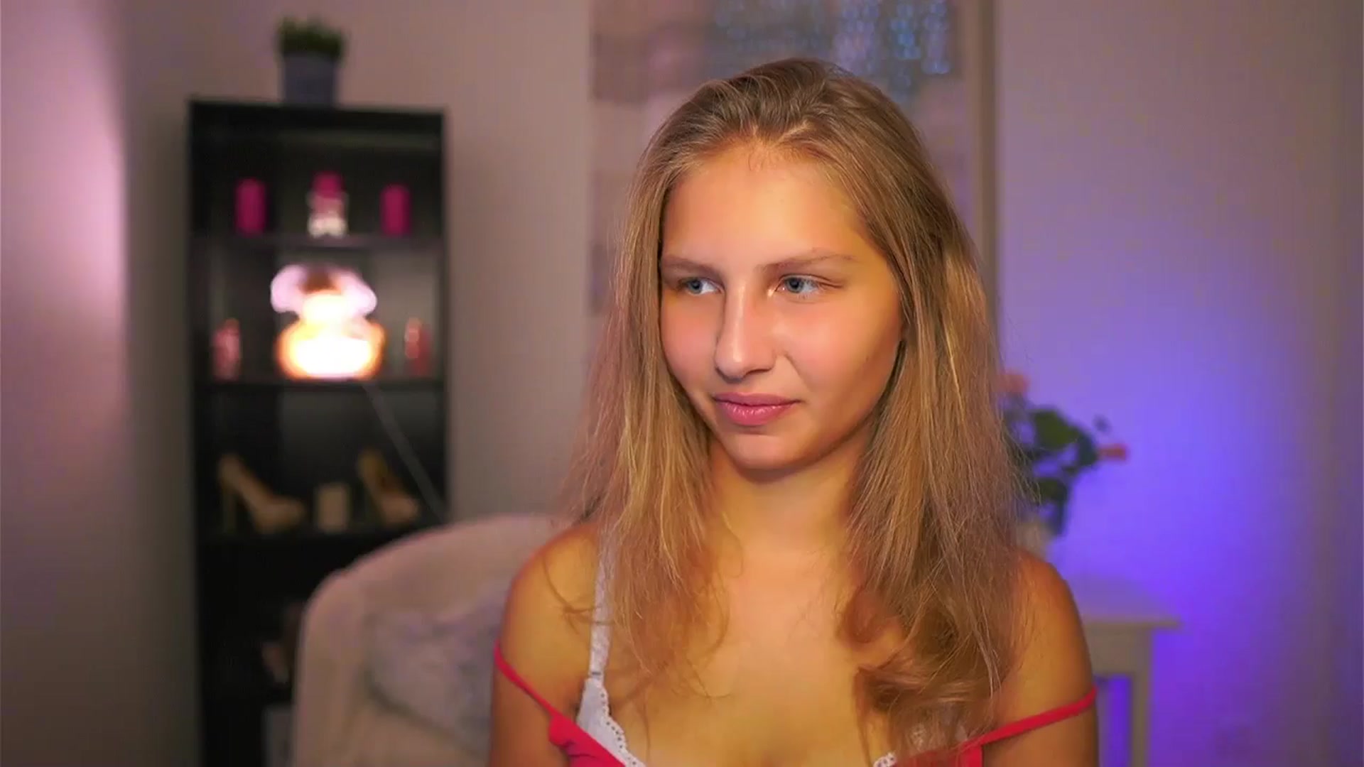 Gallery image thumbnail from Emmie_murray's myfreecams stream on, 10/11/2025, 16:12 image 9 of 20
