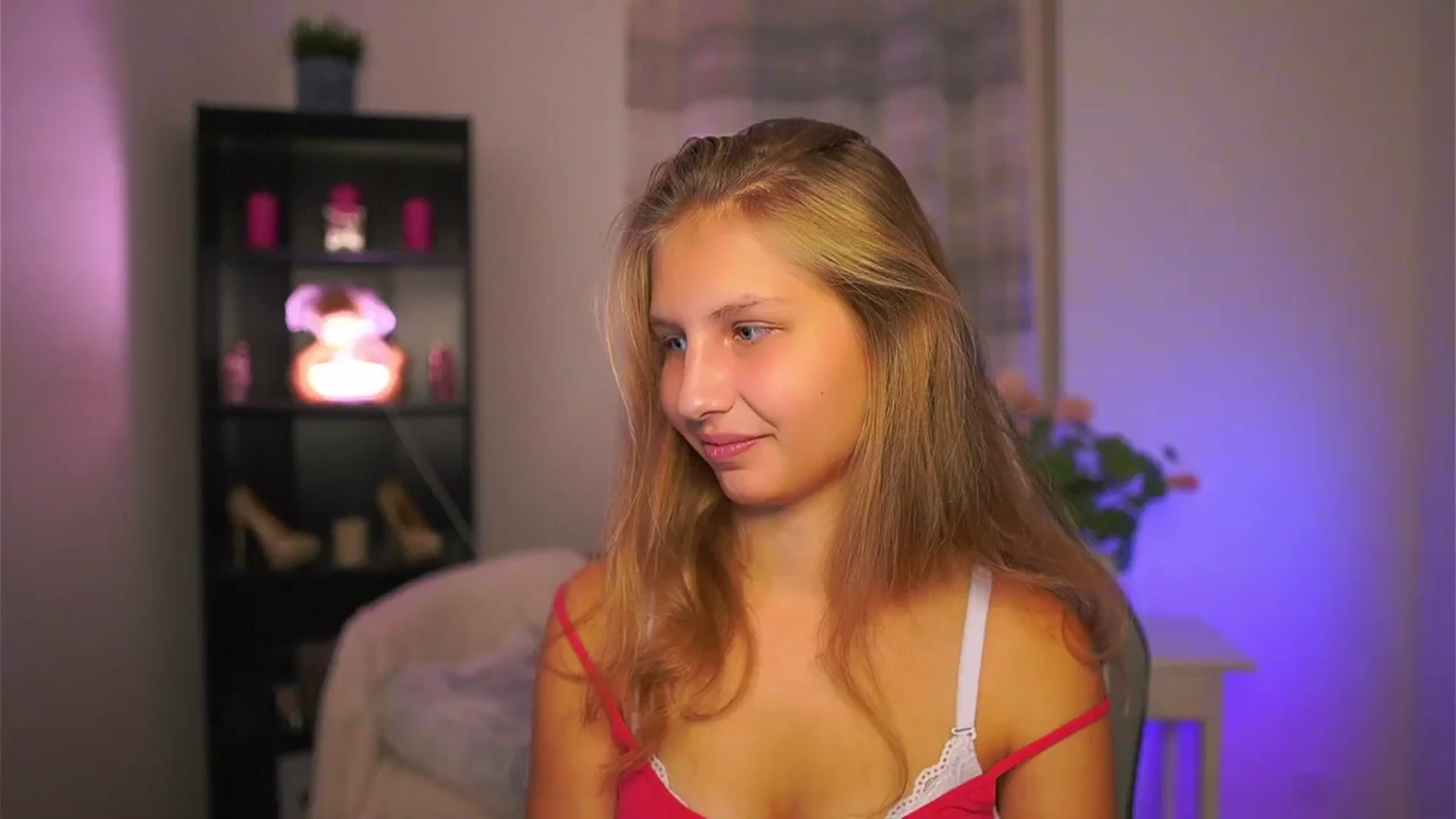 Gallery image thumbnail from Emmie_murray's myfreecams stream on, 10/11/2025, 16:12 image 19 of 20