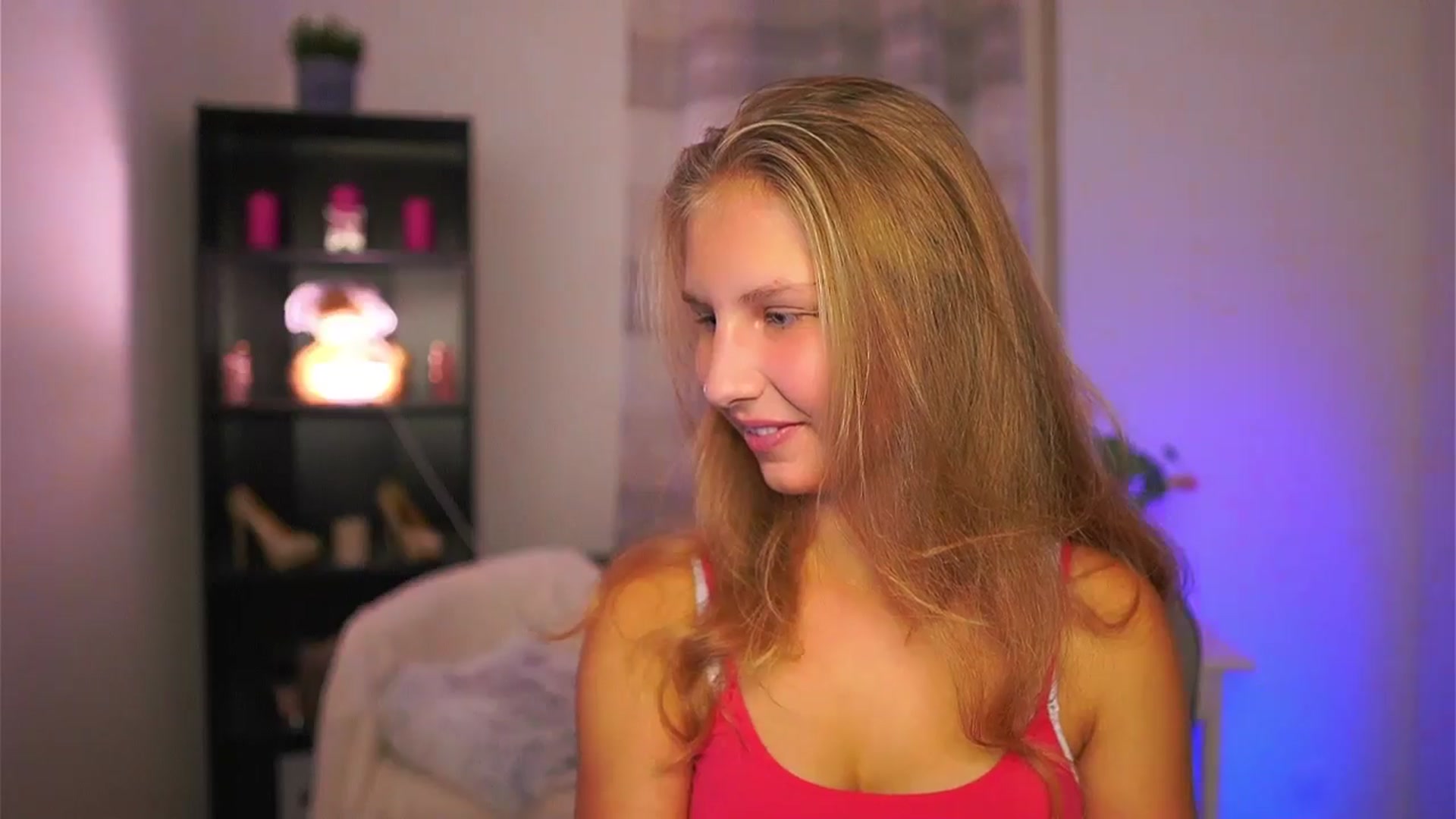 Gallery image thumbnail from Emmie_murray's myfreecams stream on, 10/11/2025, 17:02 image 6 of 20