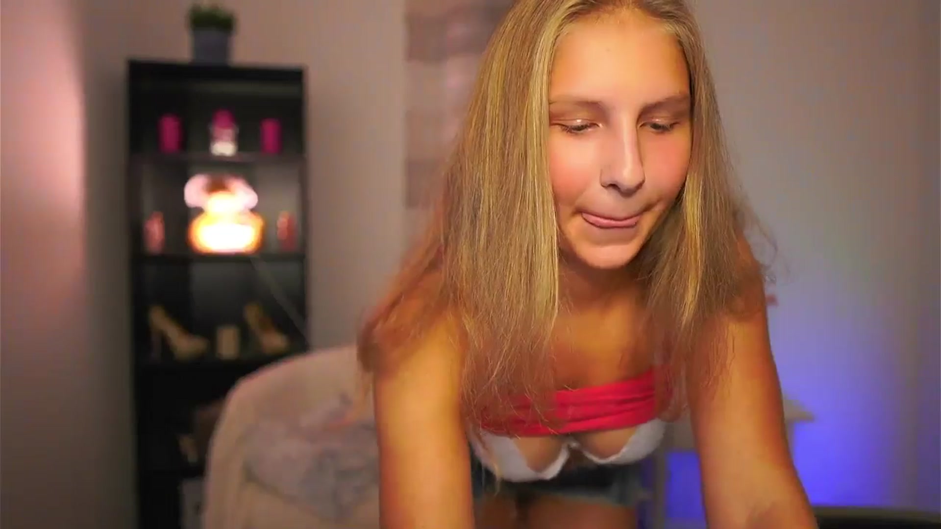 Gallery image thumbnail from Emmie_murray's myfreecams stream on, 10/11/2025, 18:12 image 15 of 20