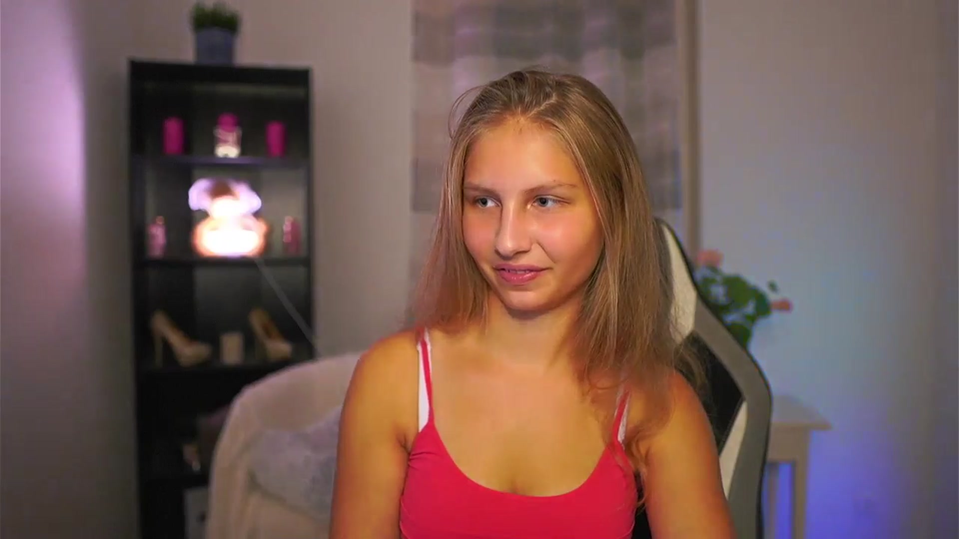 Gallery image thumbnail from Emmie_murray's myfreecams stream on, 10/11/2025, 18:12 image 9 of 20