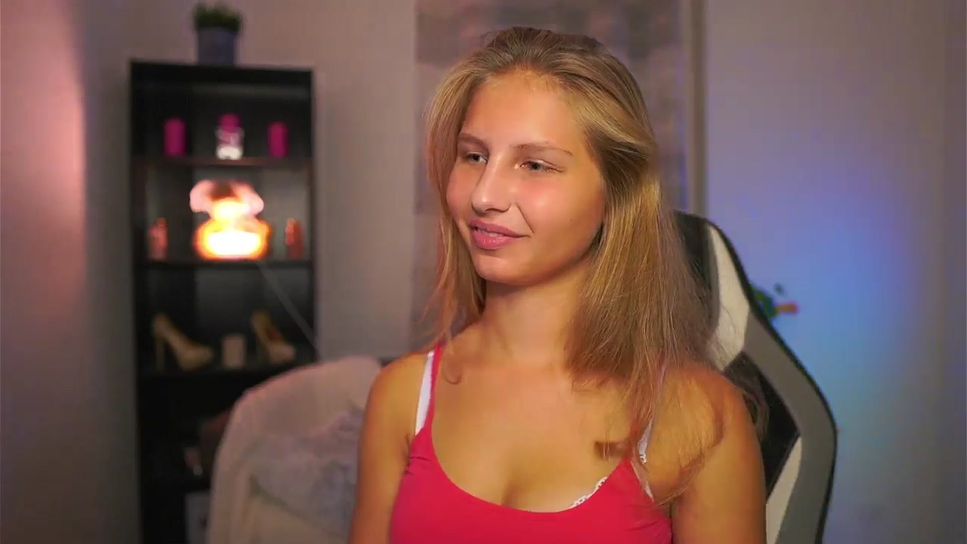 Gallery image thumbnail from Emmie_murray's myfreecams stream on, 10/11/2025, 18:12 image 3 of 20