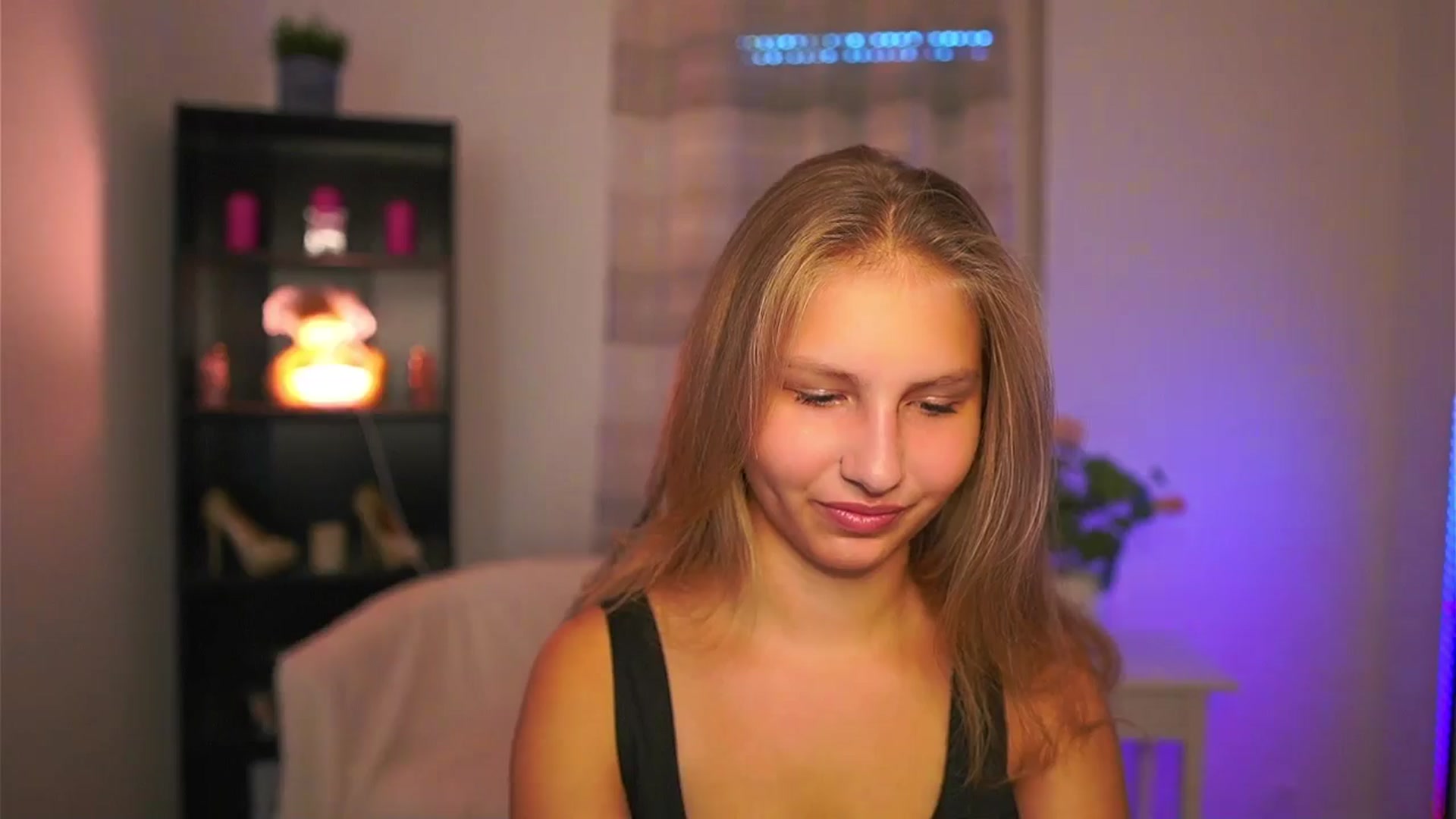 Gallery image thumbnail from Emmie_murray's myfreecams stream on, 10/12/2025, 13:43 image 6 of 20