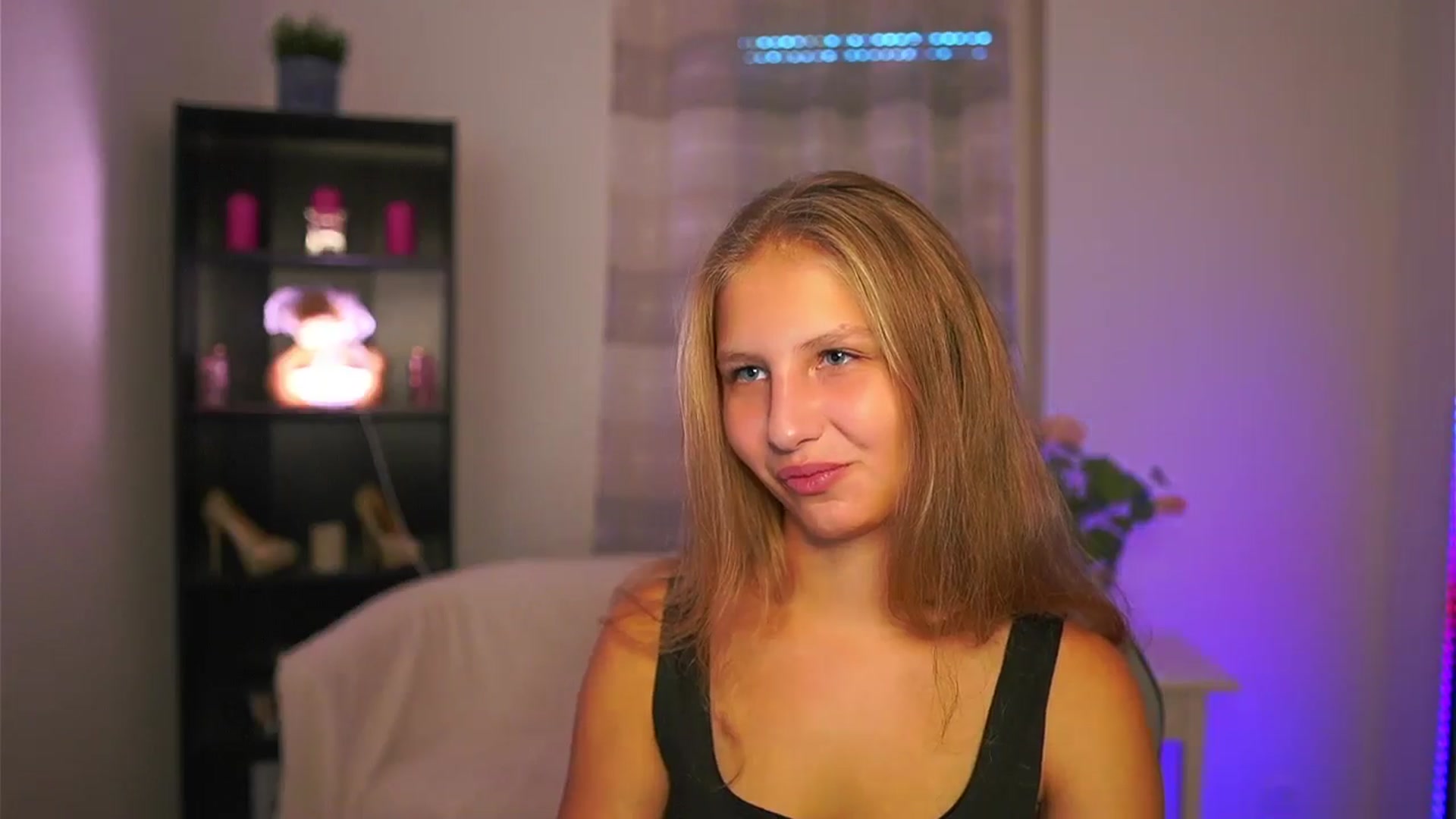 Gallery image thumbnail from Emmie_murray's myfreecams stream on, 10/12/2025, 13:43 image 17 of 20