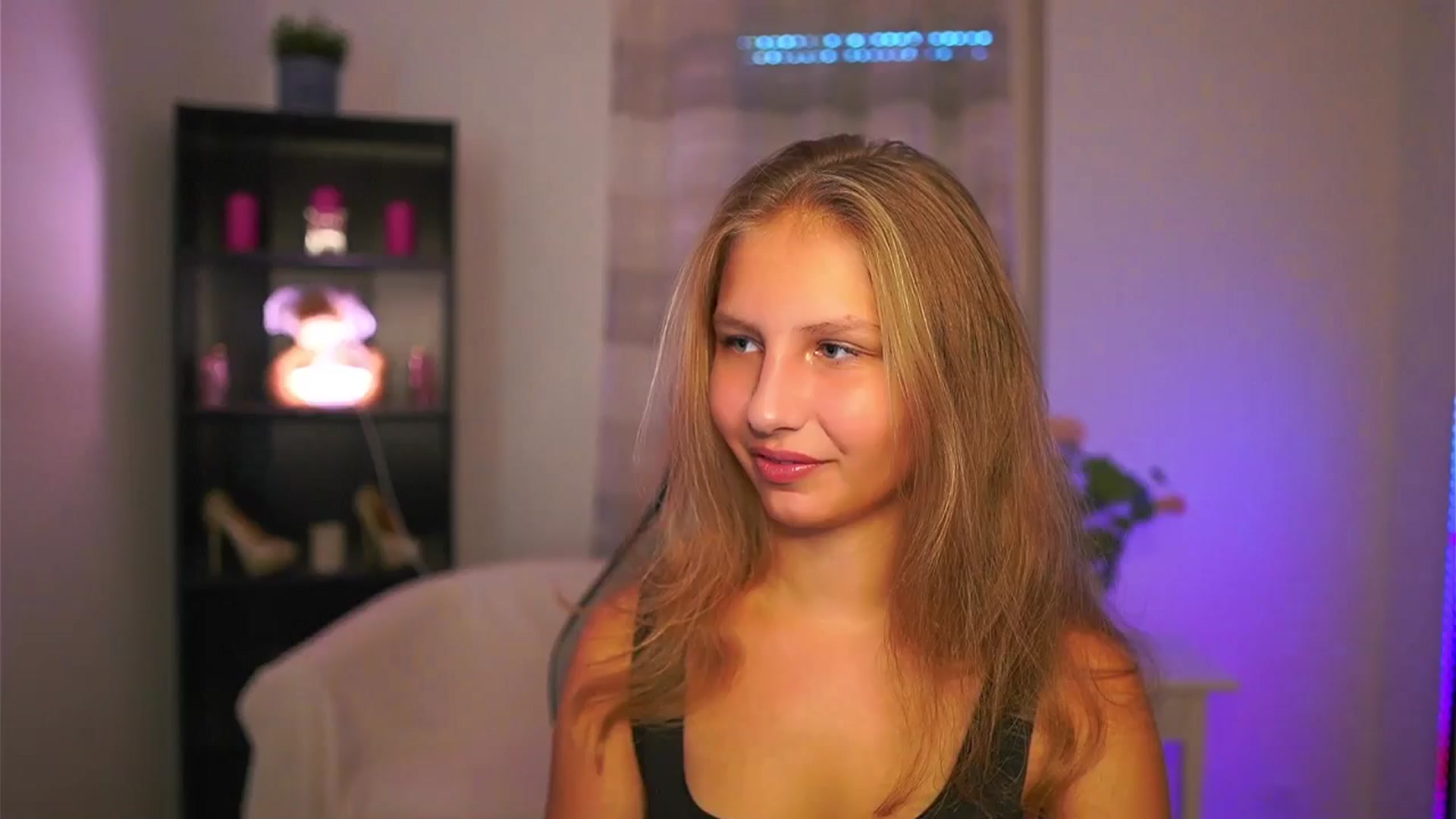 Gallery image thumbnail from Emmie_murray's myfreecams stream on, 10/12/2025, 13:43 image 1 of 20