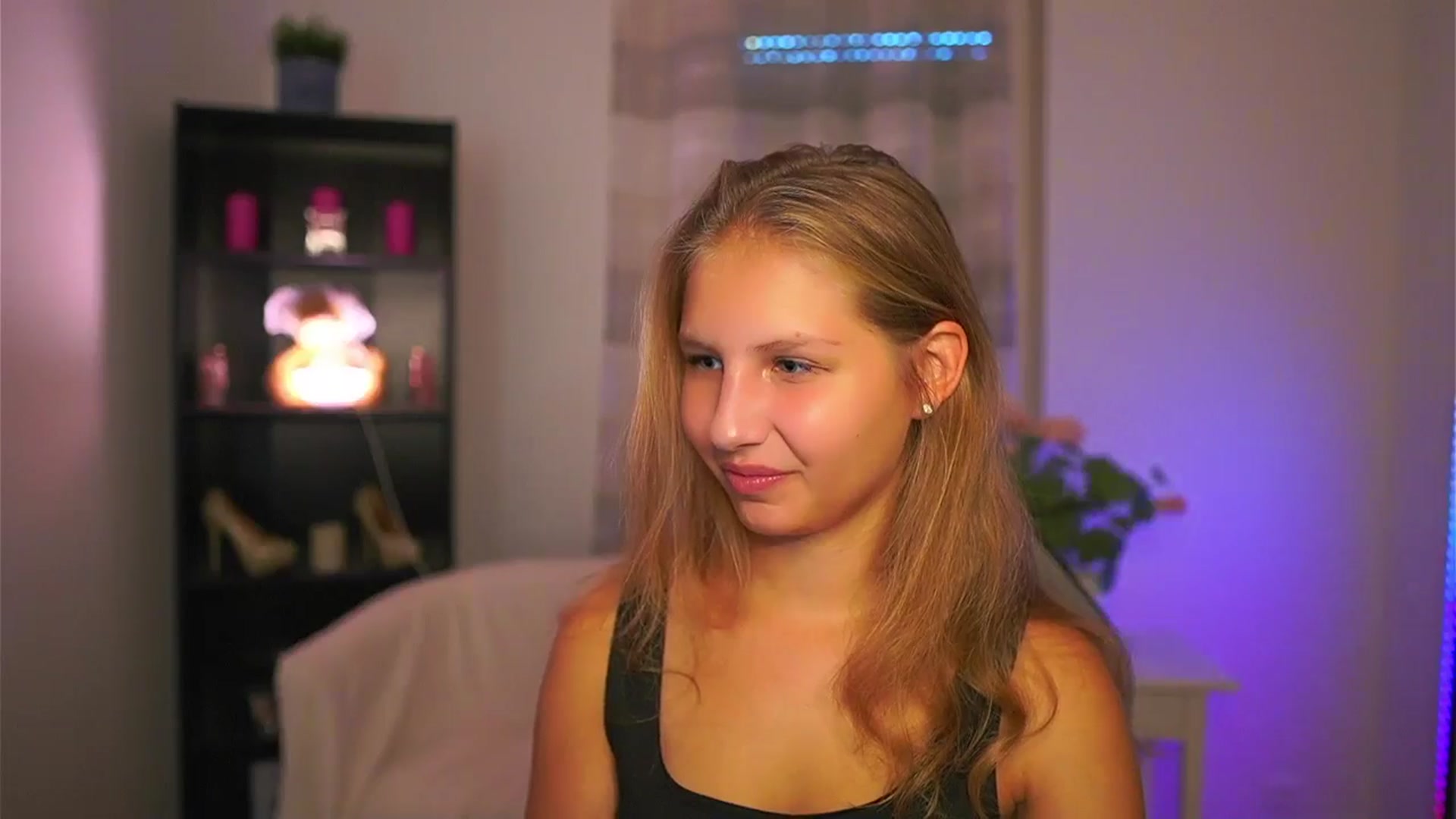 Gallery image thumbnail from Emmie_murray's myfreecams stream on, 10/12/2025, 13:43 image 10 of 20