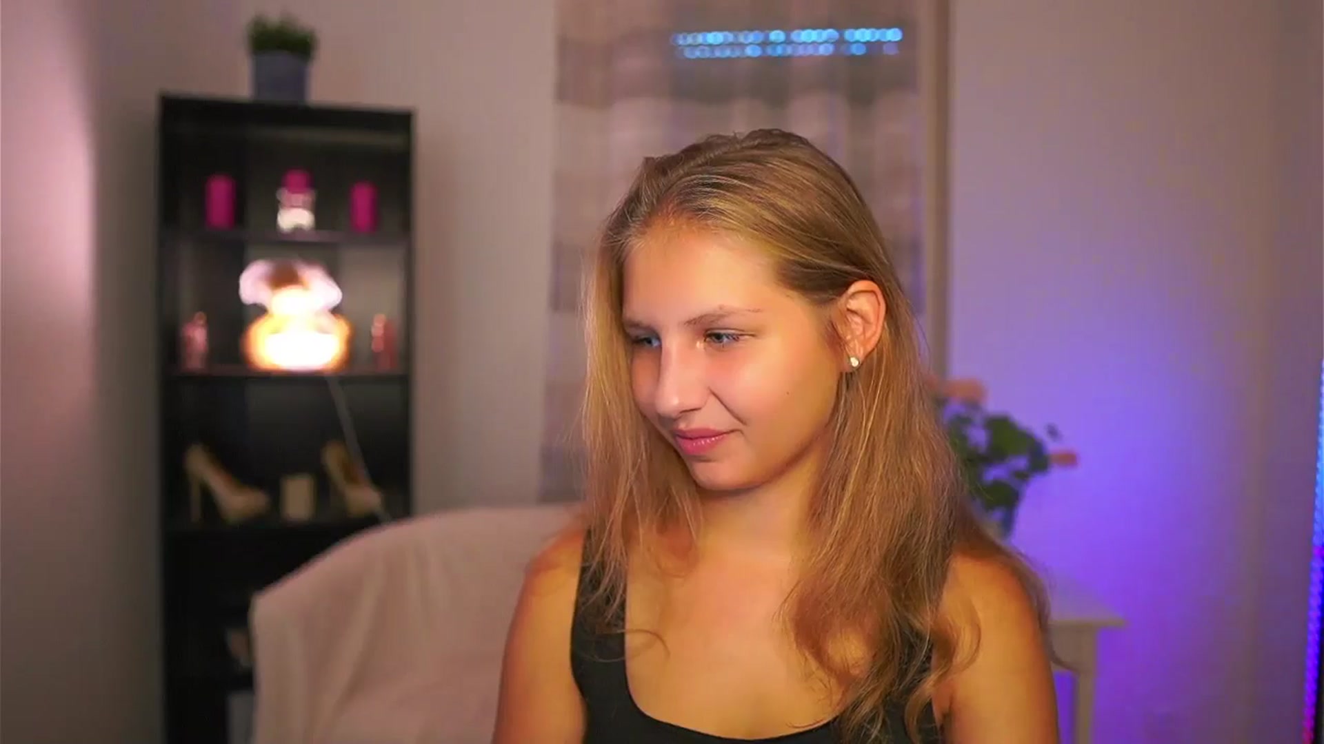 Gallery image thumbnail from Emmie_murray's myfreecams stream on, 10/12/2025, 13:43 image 11 of 20