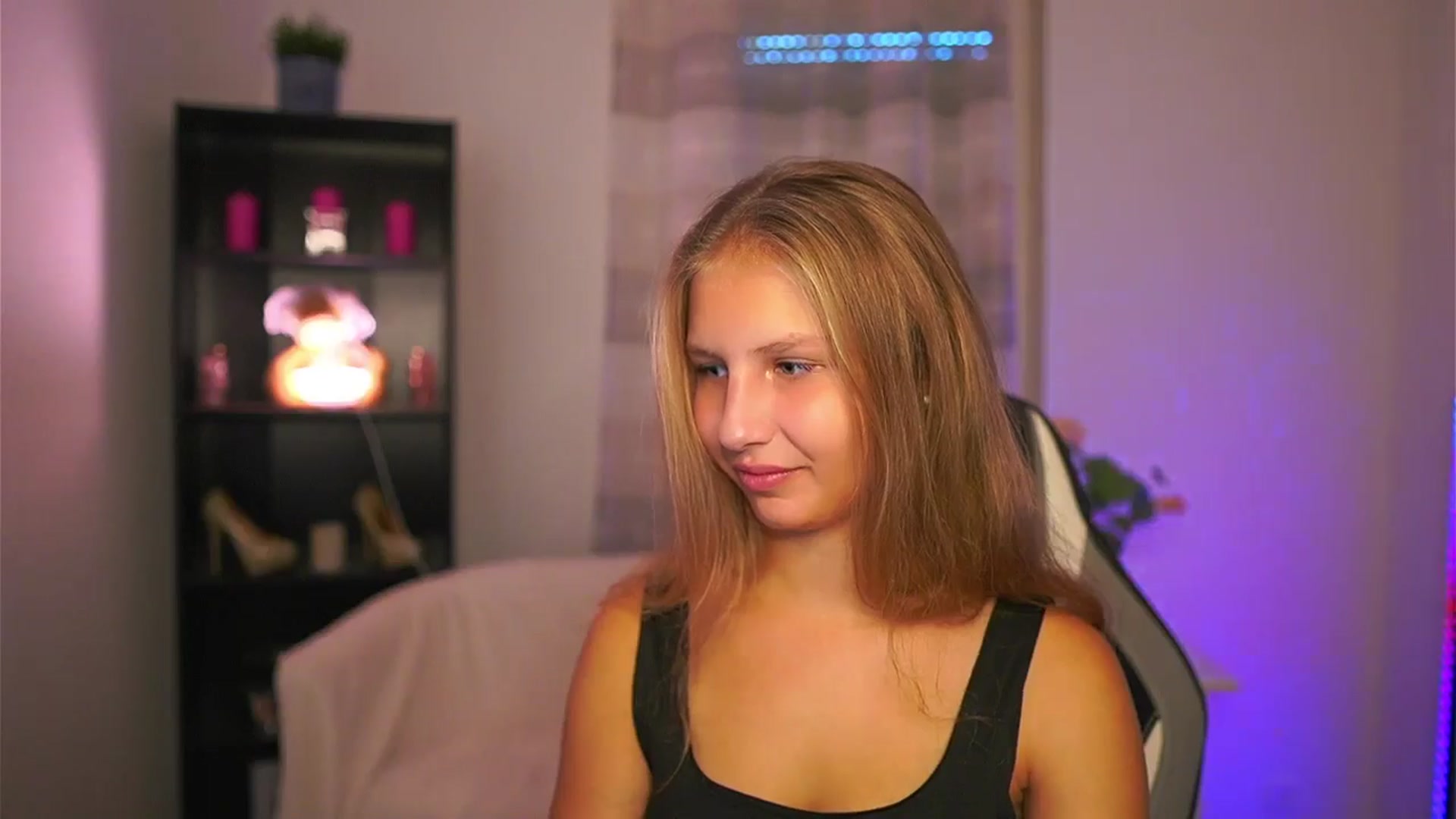 Gallery image thumbnail from Emmie_murray's myfreecams stream on, 10/12/2025, 13:43 image 16 of 20