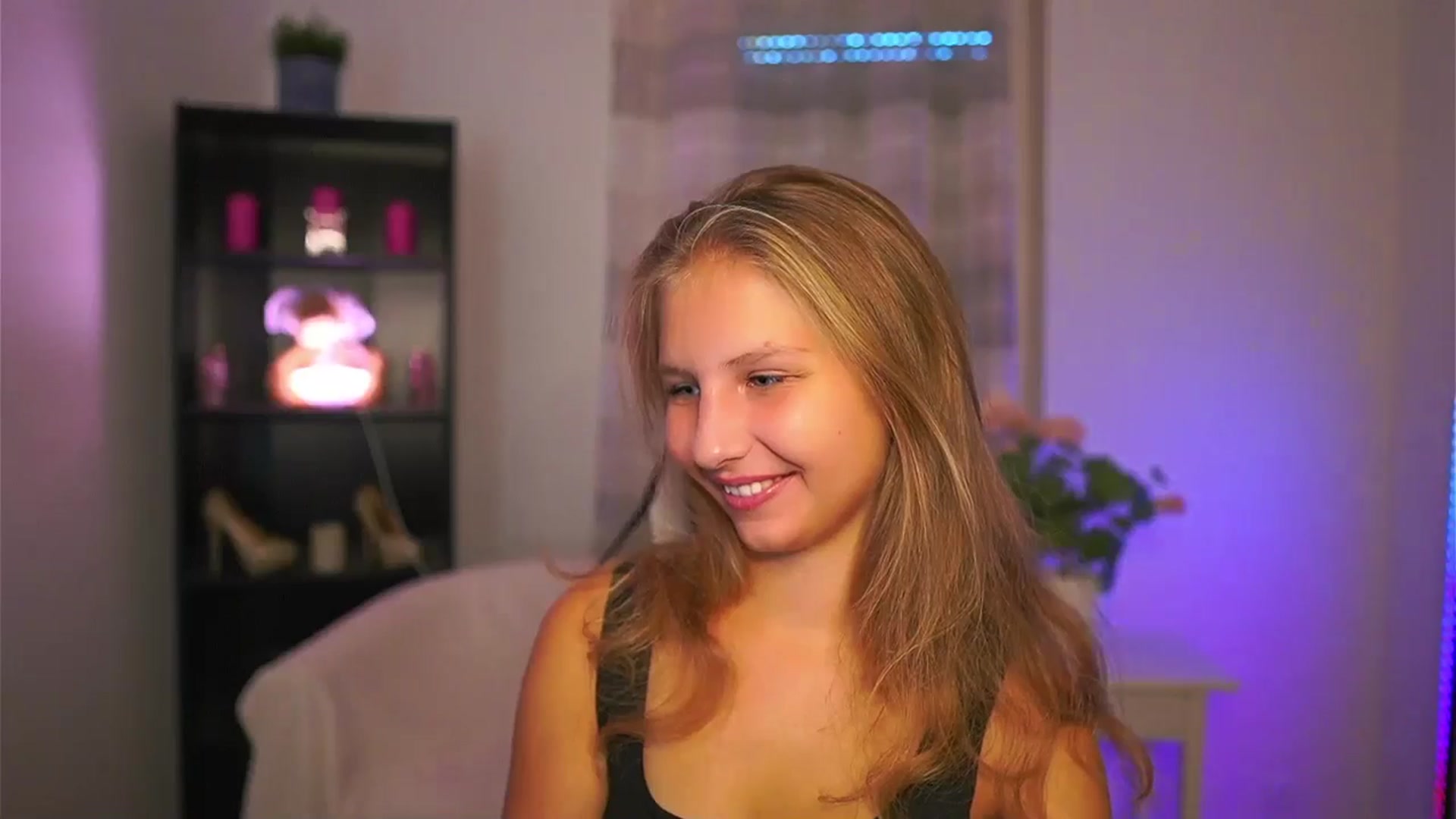 Gallery image thumbnail from Emmie_murray's myfreecams stream on, 10/12/2025, 13:43 image 3 of 20