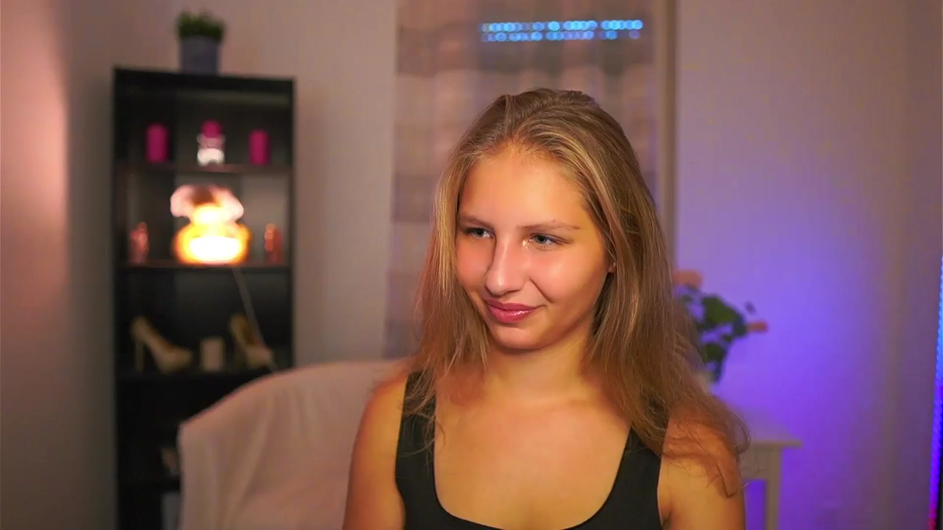 Gallery image thumbnail from Emmie_murray's myfreecams stream on, 10/12/2025, 13:43 image 9 of 20