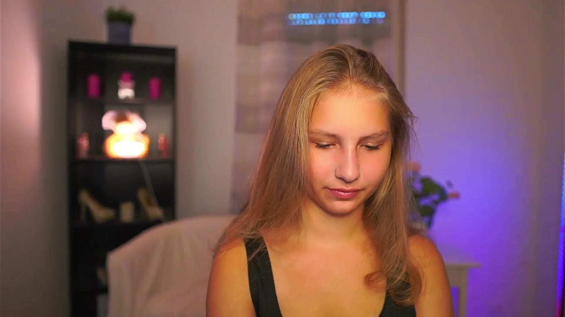 Gallery image thumbnail from Emmie_murray's myfreecams stream on, 10/12/2025, 13:43 image 7 of 20