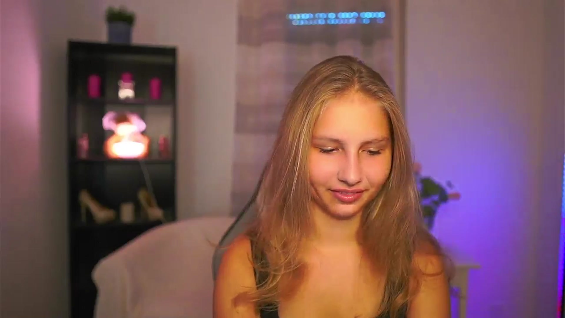 Gallery image thumbnail from Emmie_murray's myfreecams stream on, 10/12/2025, 13:43 image 2 of 20