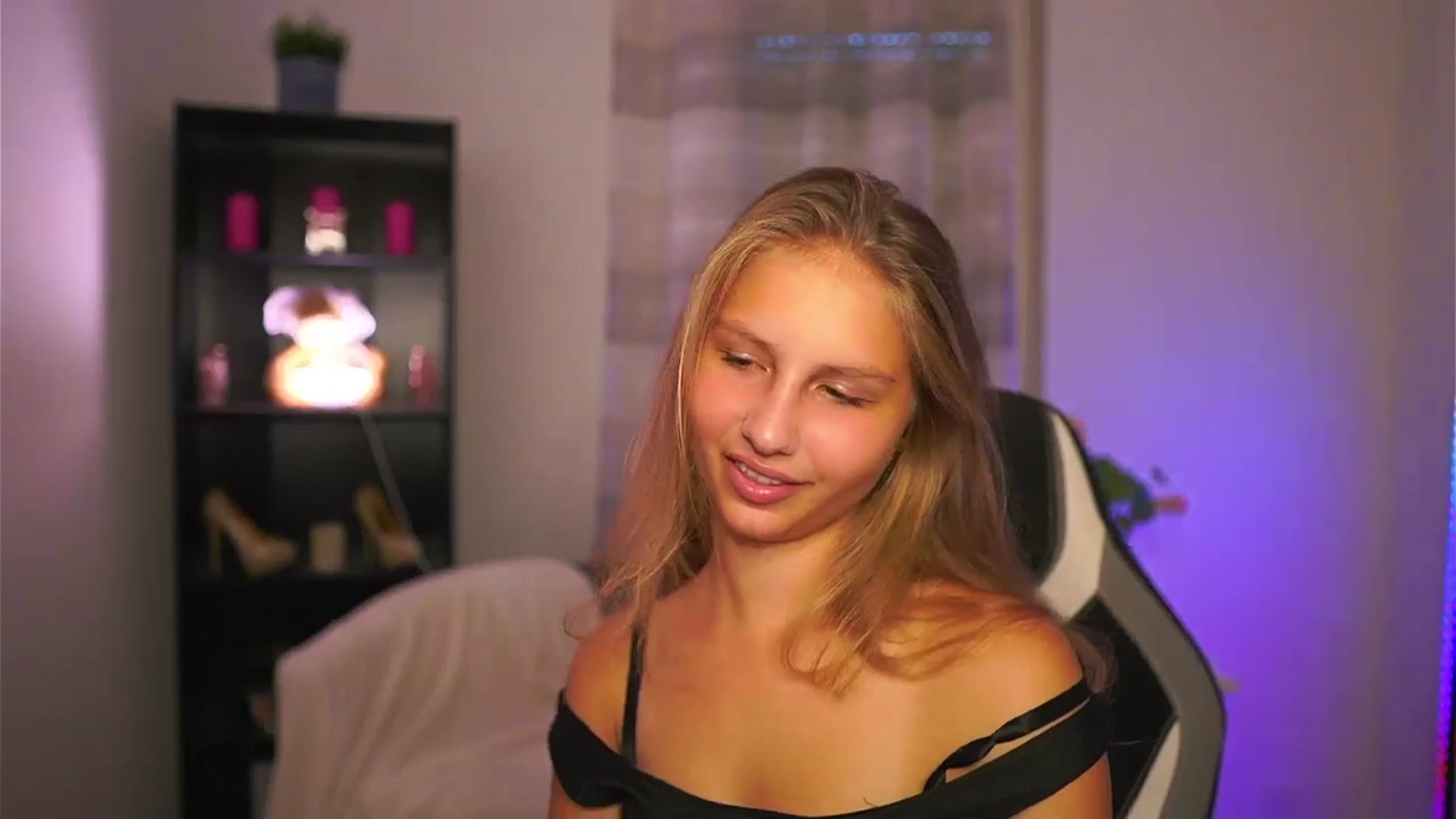 Gallery image thumbnail from Emmie_murray's myfreecams stream on, 10/12/2025, 15:58 image 14 of 20