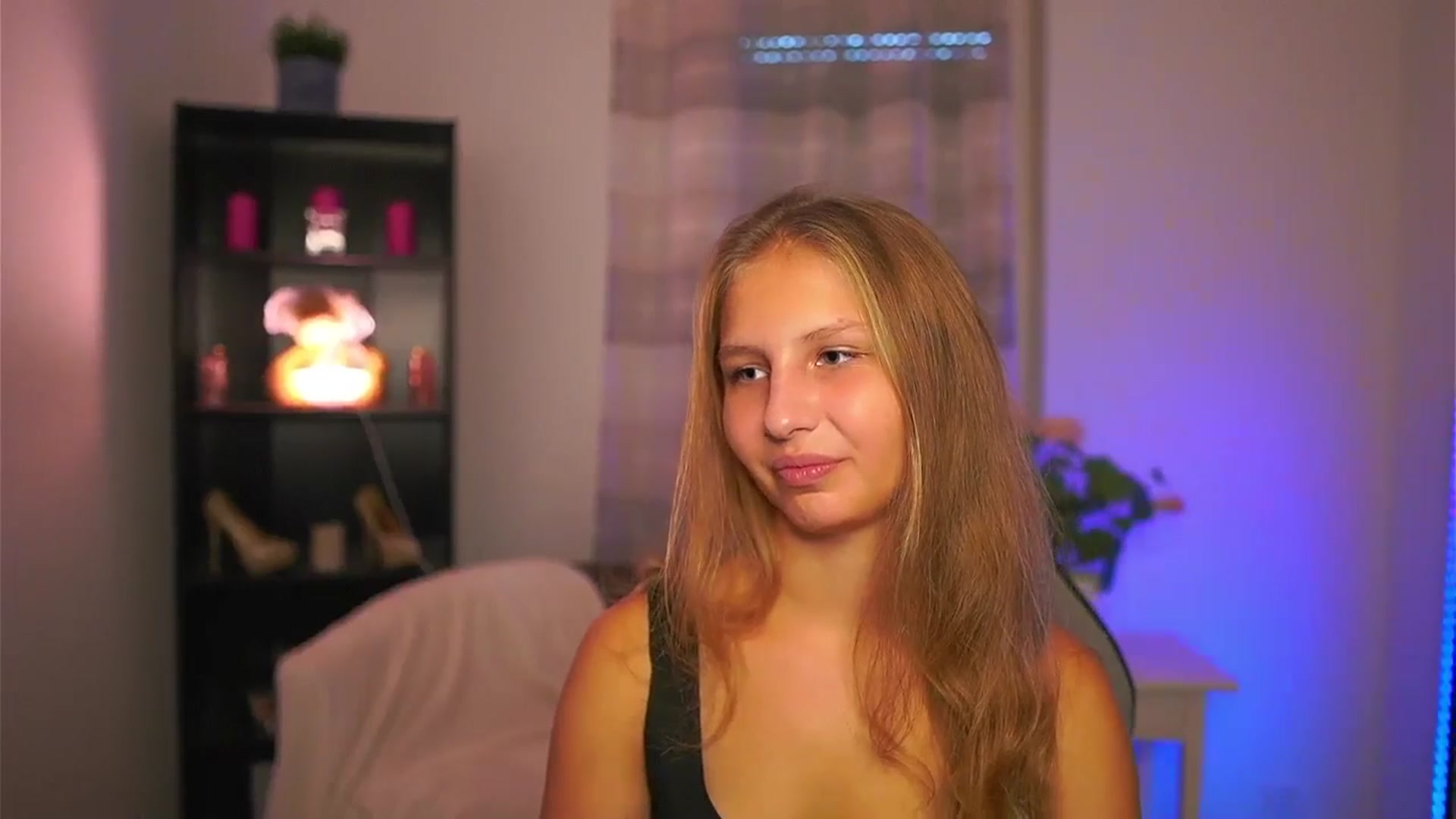 Gallery image thumbnail from Emmie_murray's myfreecams stream on, 10/12/2025, 15:58 image 3 of 20